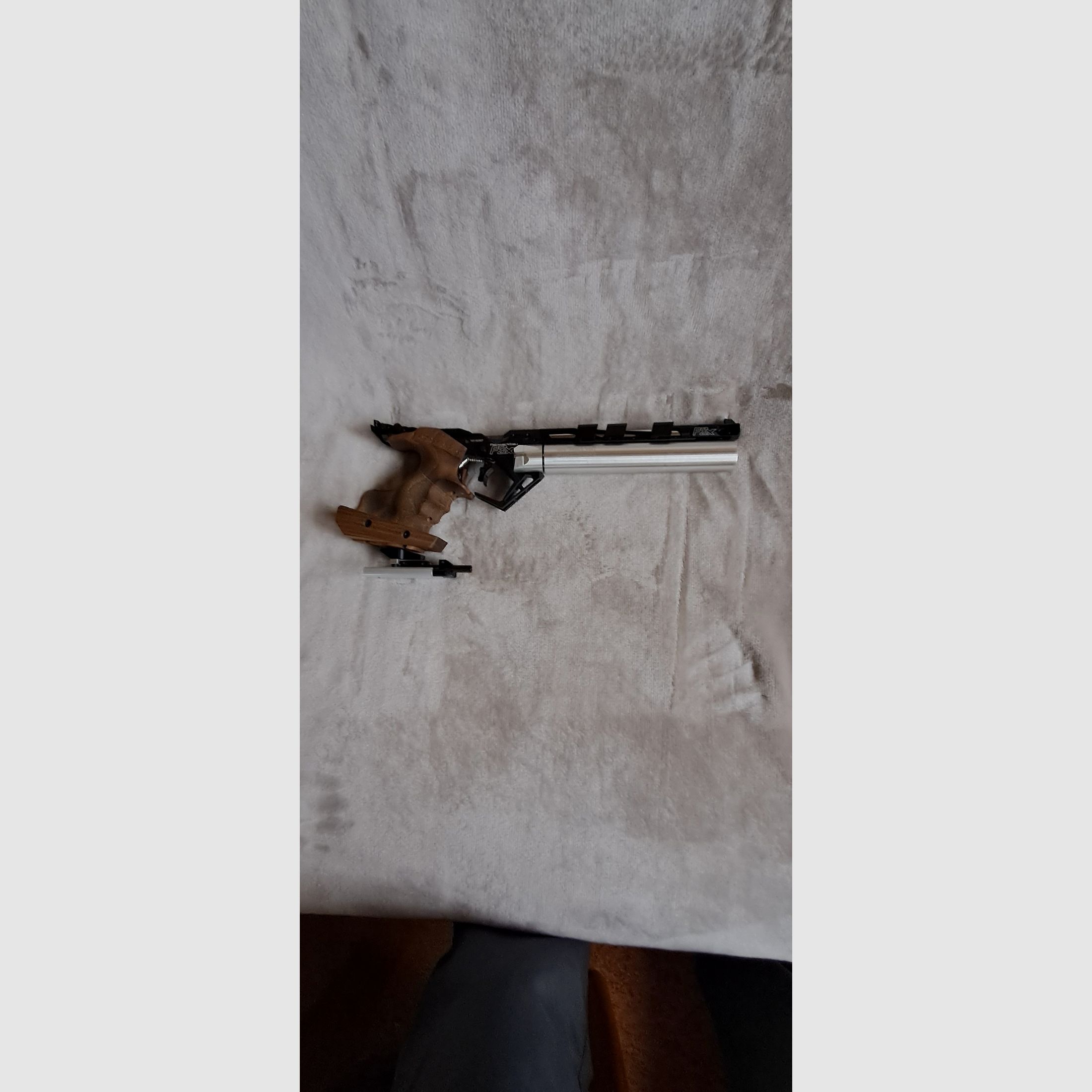 Feinwerkbau P8X Auflage Rechts Griff M und Koffer