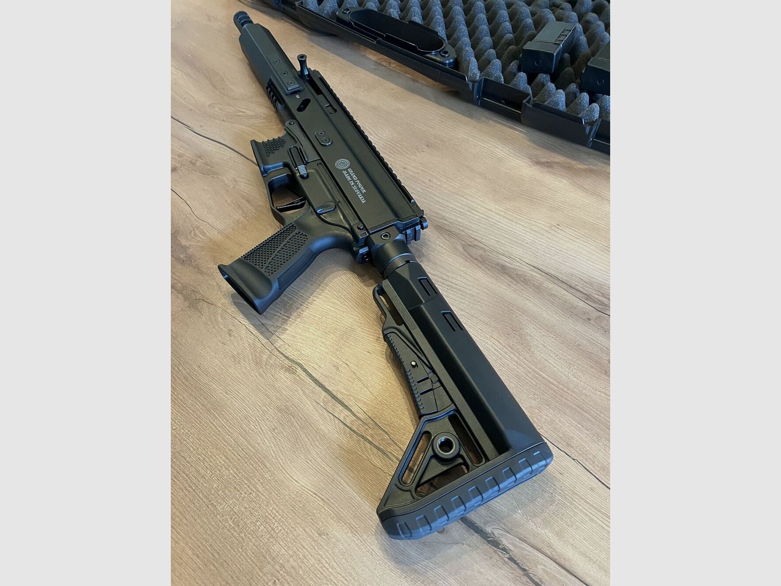 Grand Power Stribog RSR mit höhen- und seitenverstellbaren AR15 Schaft 9mmLuger