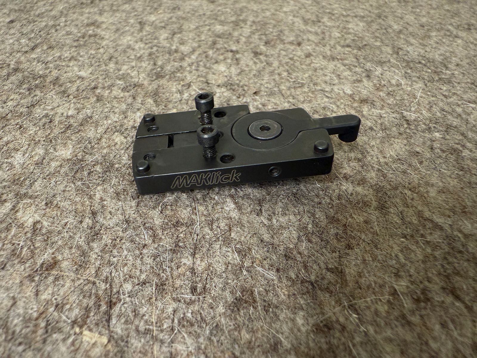 MAKlick Schwenkmontage für Vorderplatten