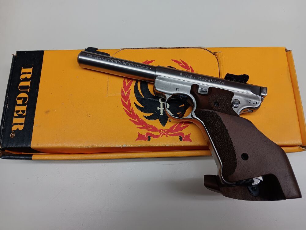 Sturm , Ruger & Co. Inc. Southport , Conn. USA Mark II - Target Stainless