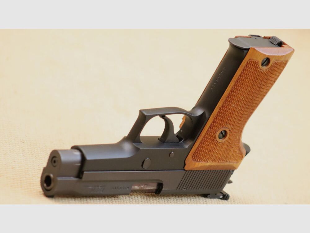 SIG Sauer P220 9mm Luger