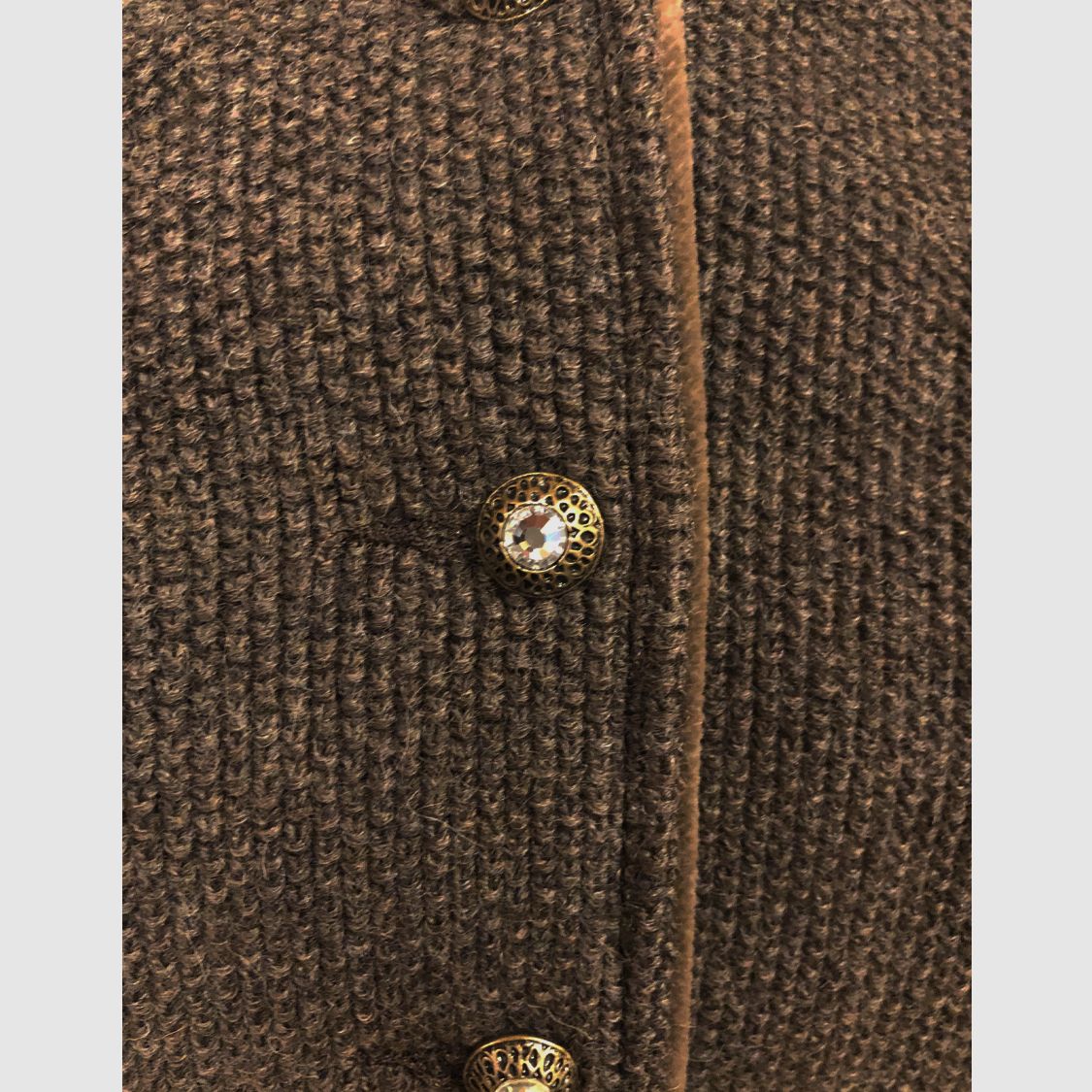 Litzlfelder elegante Damen-Strickjacke mit Schößchen braun