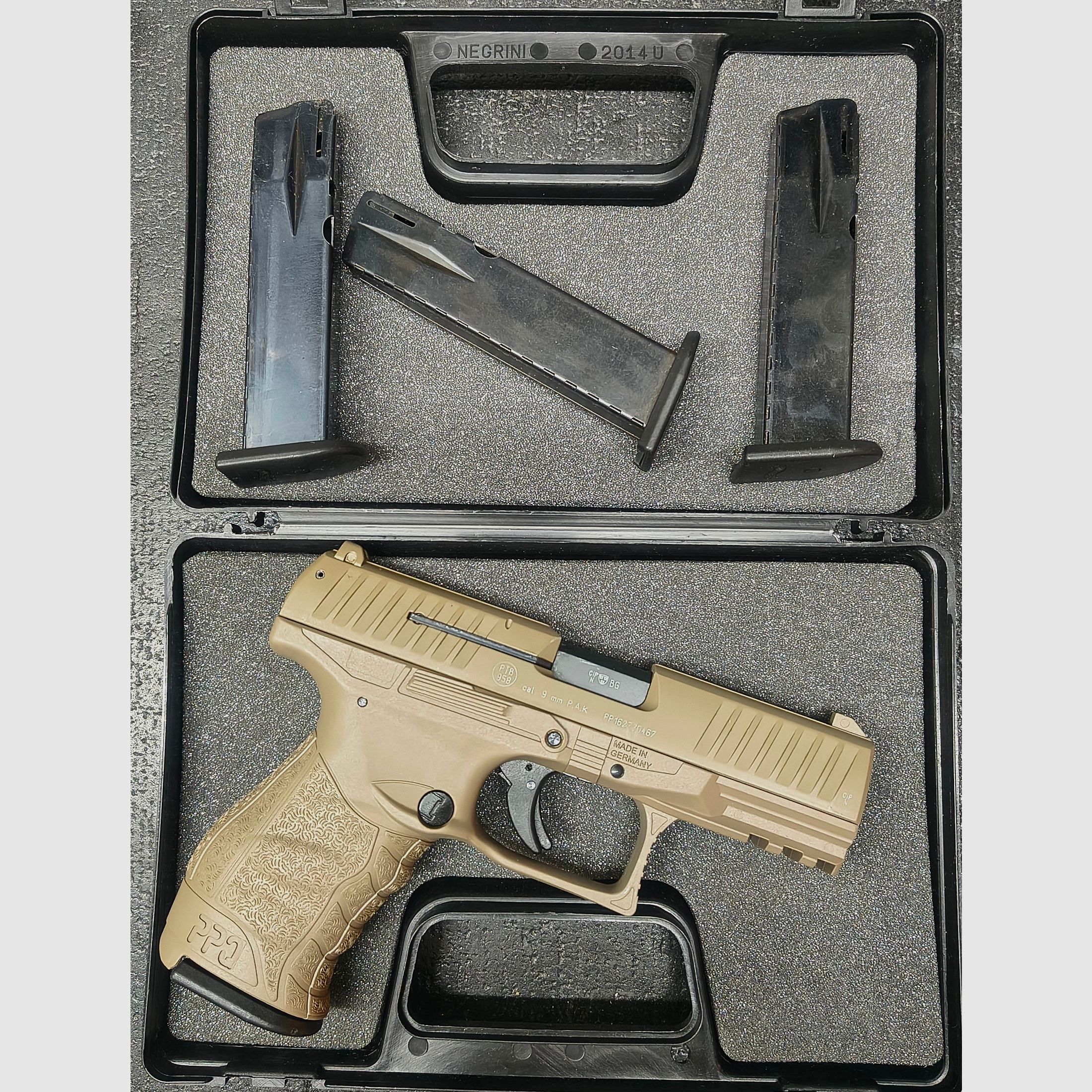 Walther PPQ M2 Schreckschuss Pistole PAK. FDE + 3 Magazine