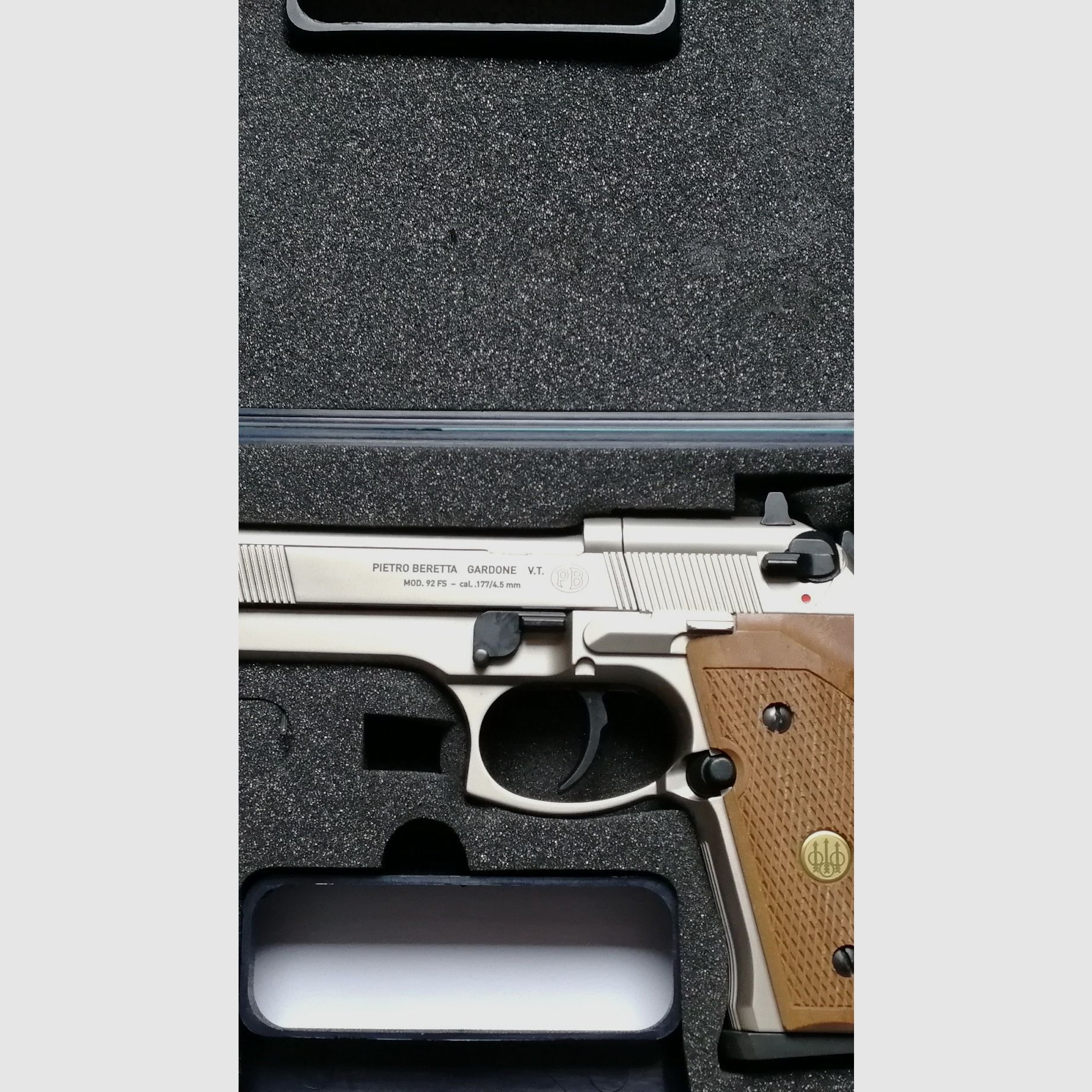 Beretta Mod. 92 FS air pistol nickel-plated with double Kst grips / like new + accessories