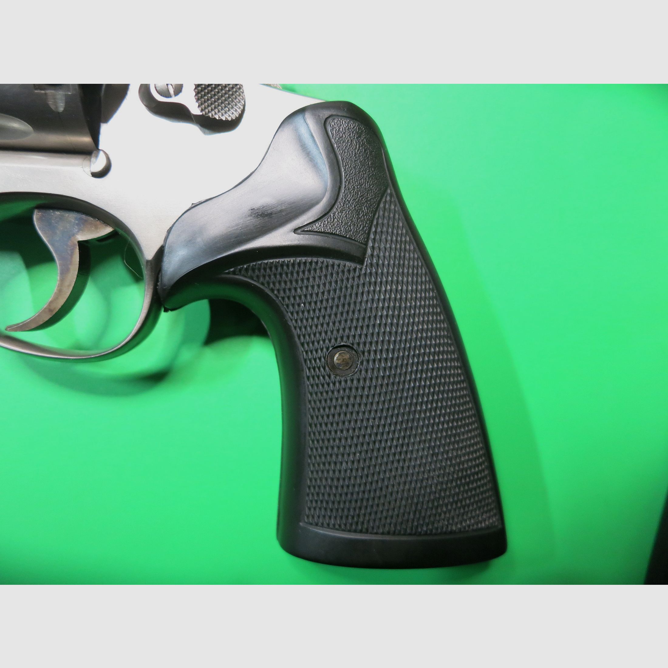 Smith & Wesson Mod. 10-5 (like Victory), .38 Special, 4" barrel, stainless steel, classic catch shot #82