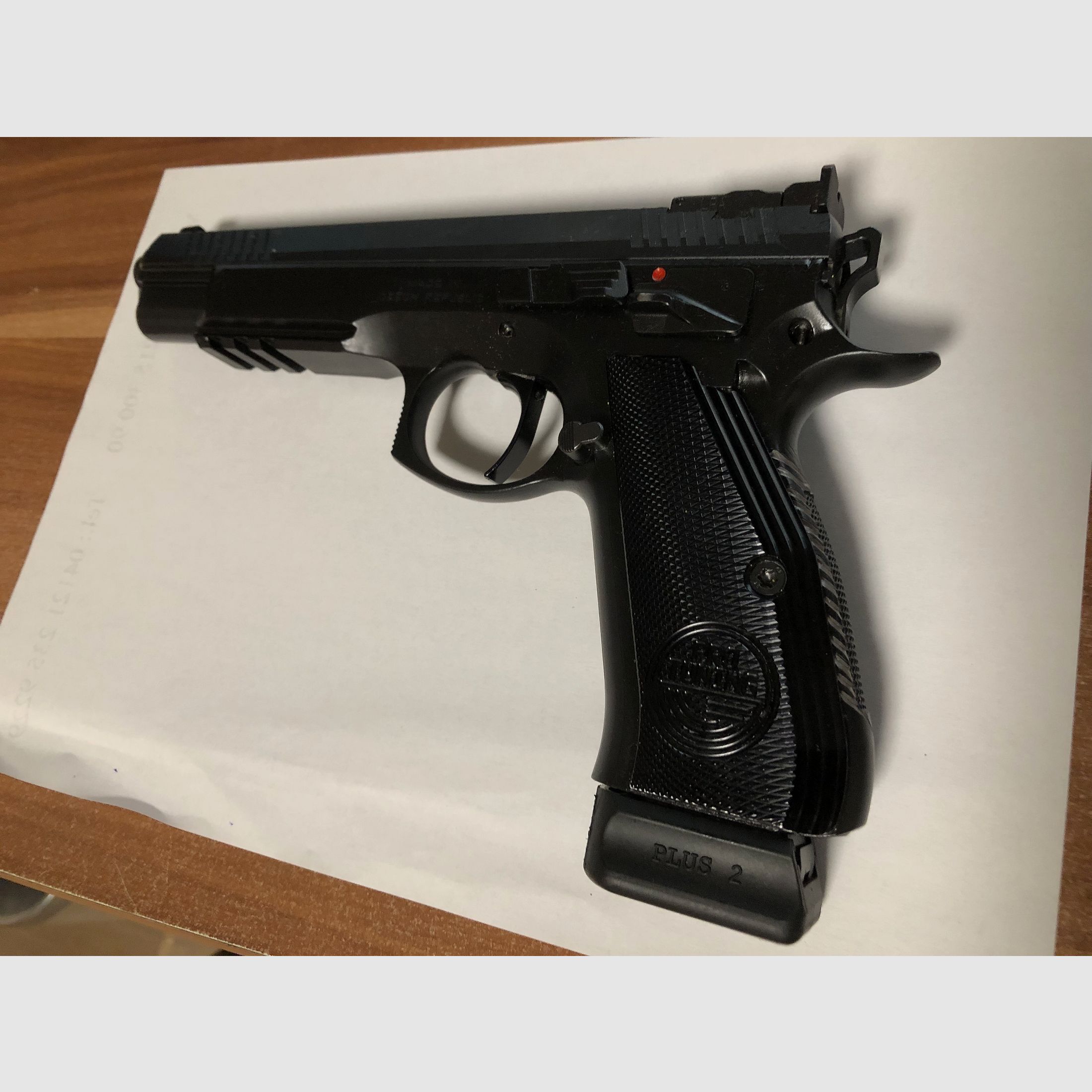 Verkauf halbautomatische Pistole von Haus CZ-Taipan Pro-Tuning und inklusive KK-Pistole, als Geschenk!