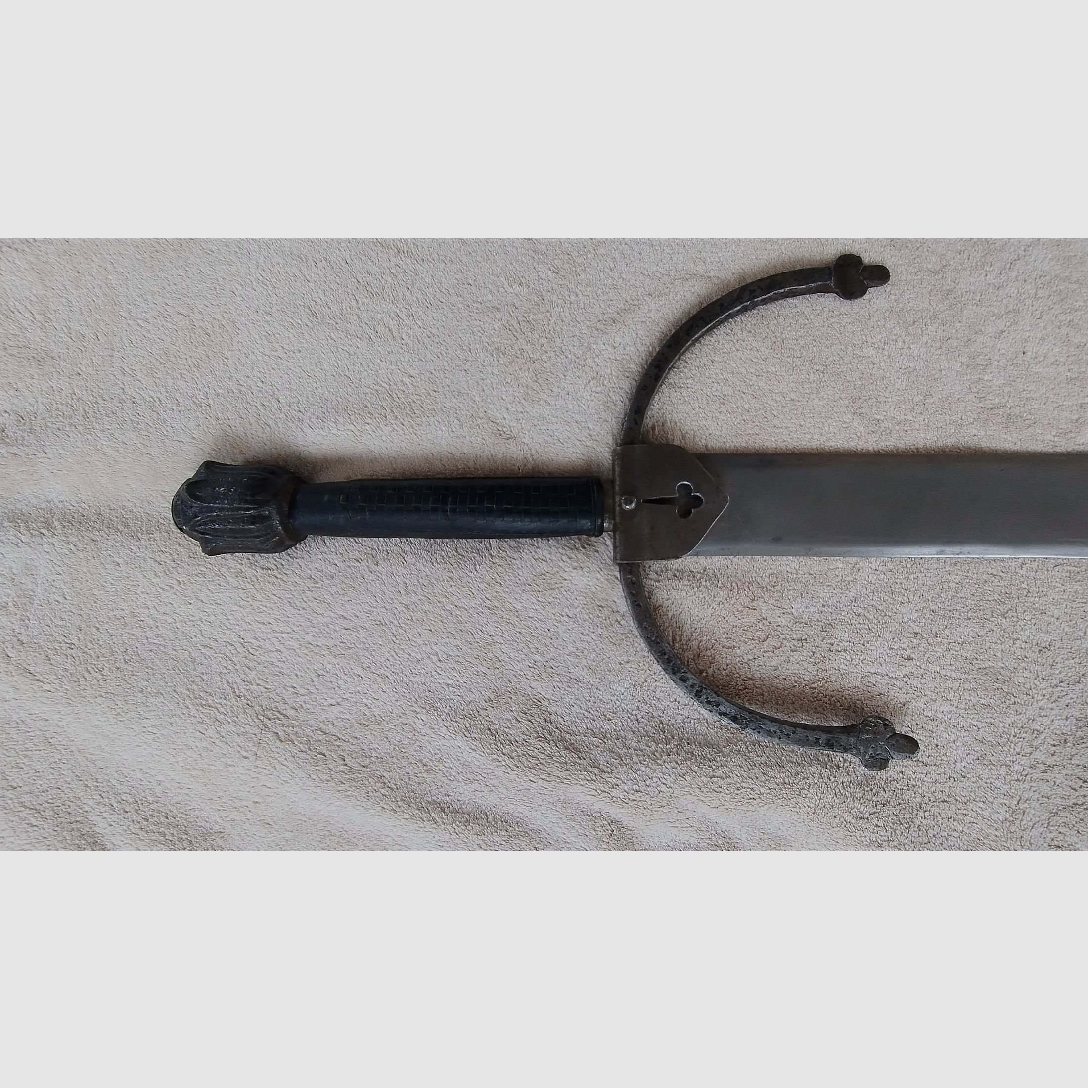 Historistisches Langschwert ca. 1870–1900 – Ledergriff – vernieteter Knauf – Gesamtlänge 112 cm