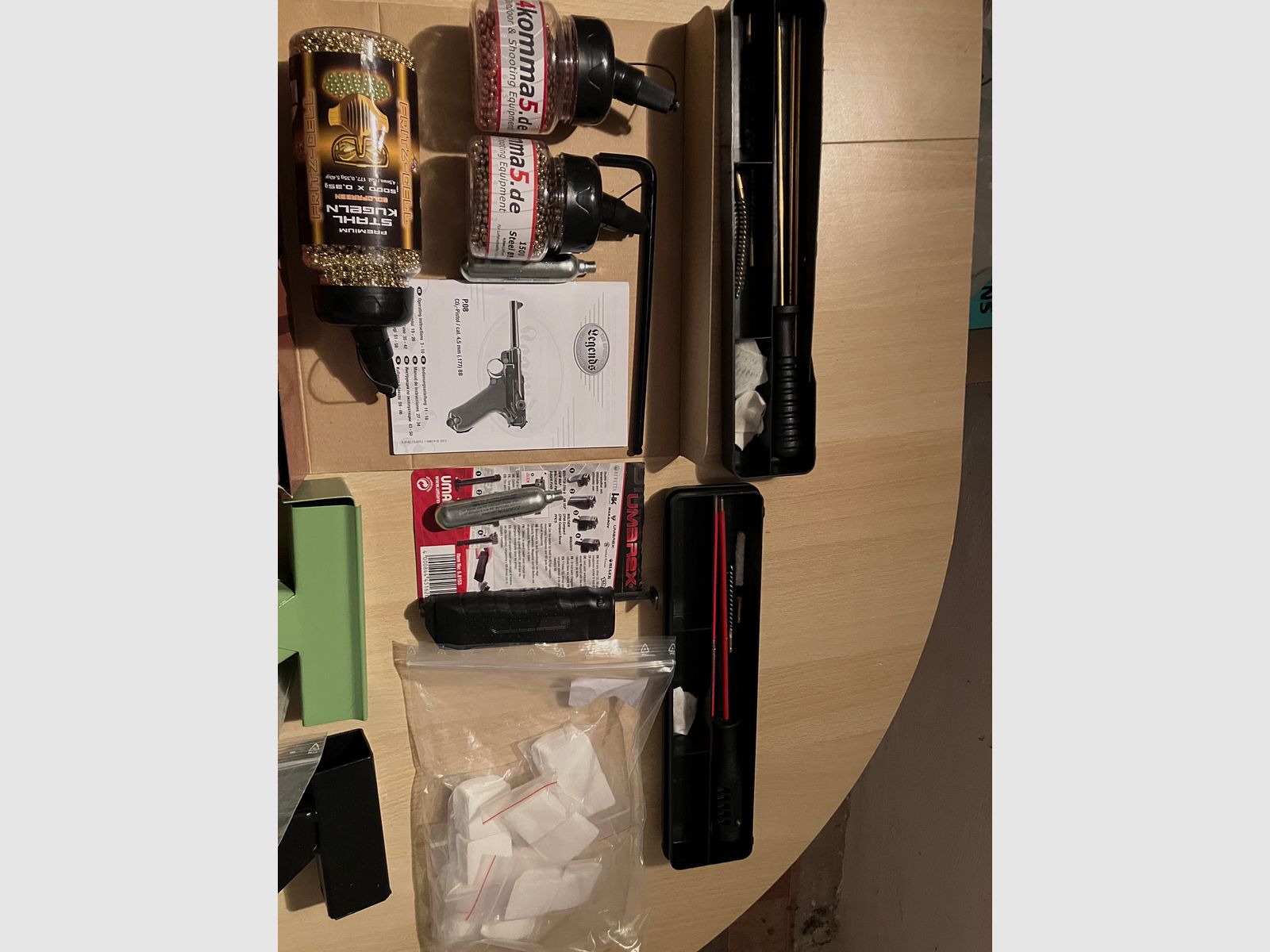 Luger P08 4.5mm Blowback z wyposażeniem