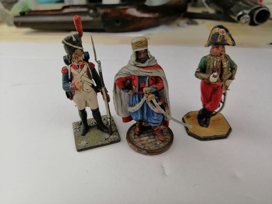 Lot de trois figurines en plomb – Lasalle – Spahi et Grenadier de la garde 1812 – Très belle qualité – TBE, image 2 sur 7