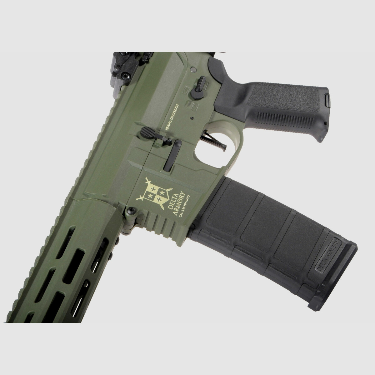 M4 AR15 M-LOK 8 pulgadas CHARLIE EAGLE ETU Oliva S-AEG Rifle Airsoft Libre a partir de 18 años | Delta Armory