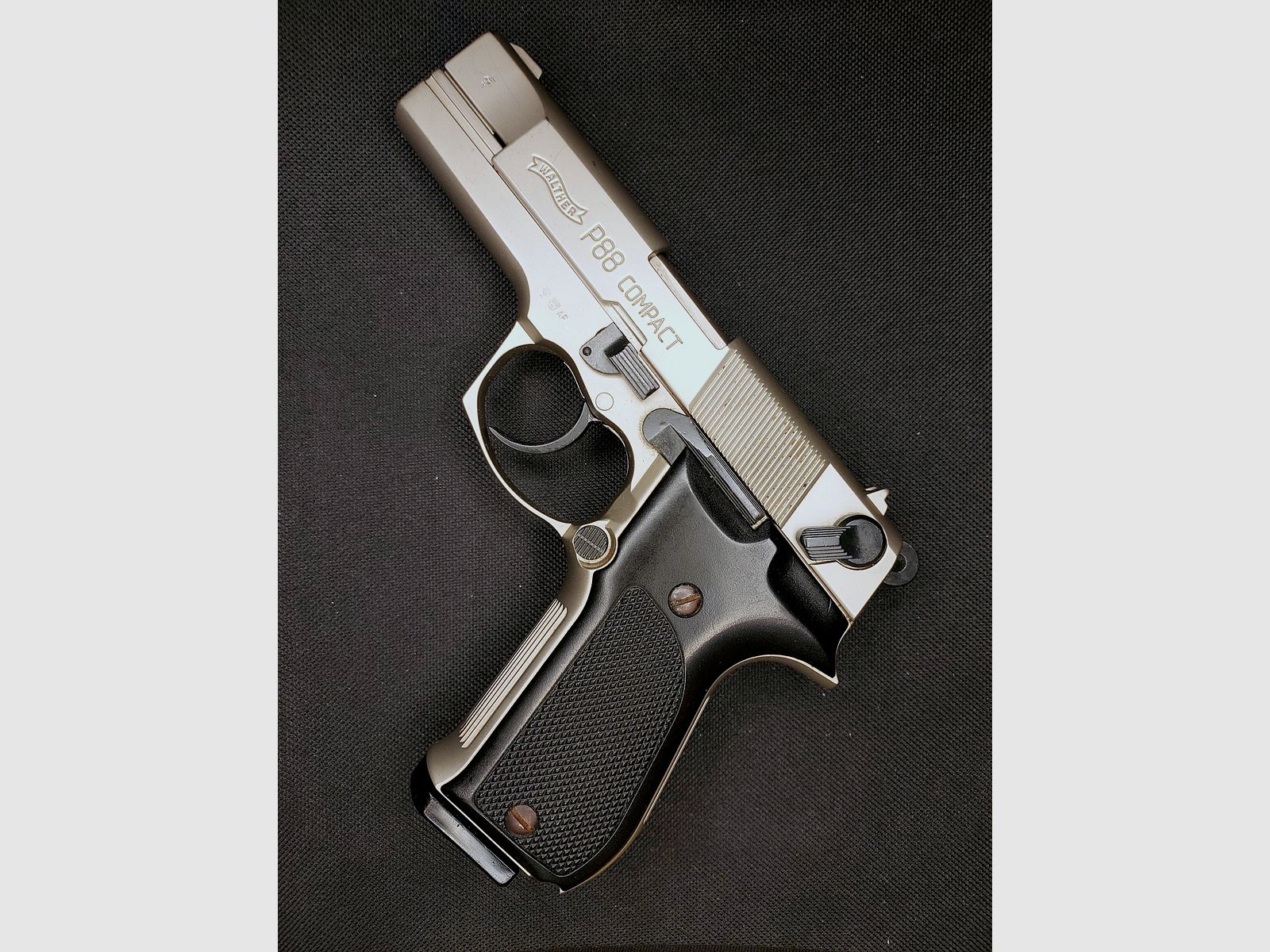 Walther P88-9 (P 88 Compact) pistola a salve 9mm P.A.K. nichelata (PTB 764) 3 magazine