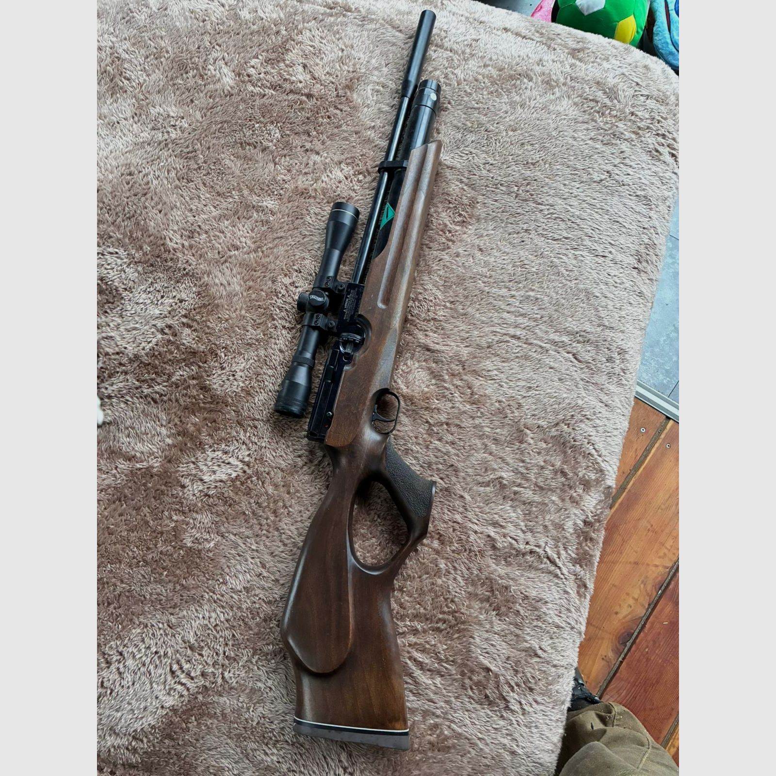 Pressluftgewehr Weihrauch HW 100 T Nussbaum-Lochschaft Kompensator Kaliber 5,5 mm