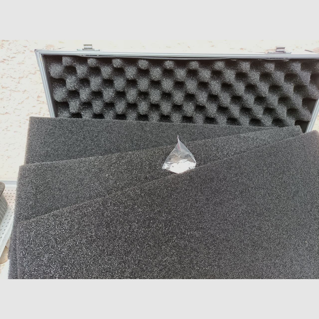 2x weapon cases large and small with lock and 2 keys each