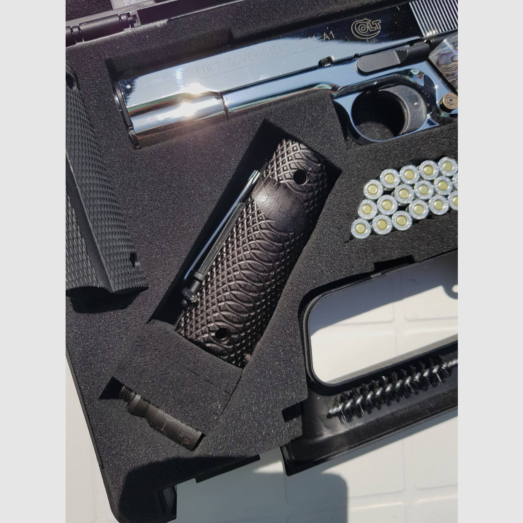 Colt 1911 Chrom, neu, unbeschossen, lange Federführung, Sammlerstück.