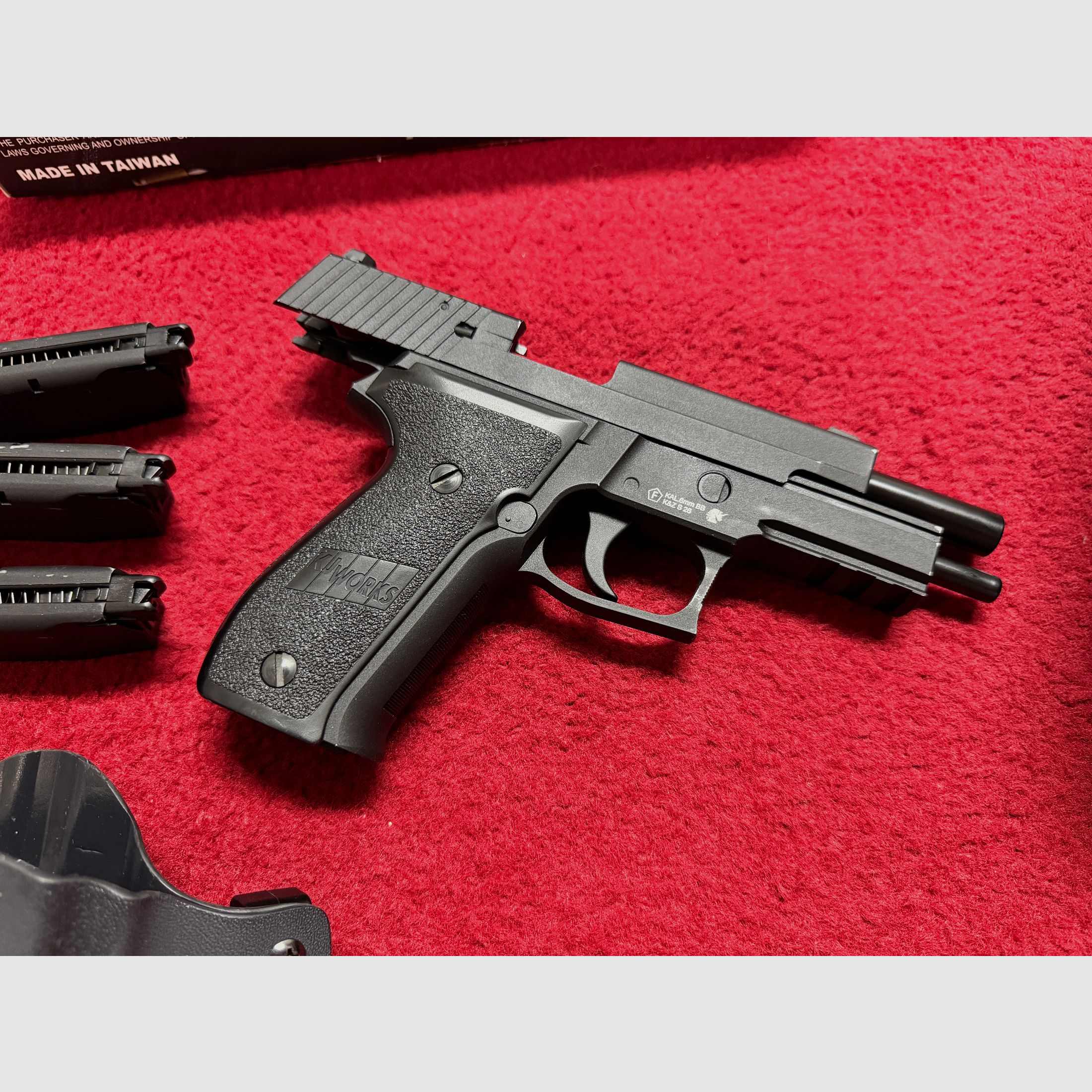 KJ Works KP-01 SIG P226 Vollmetall Gas Blow Back Airsoft GBB 6mm + Tasche-Holster - 3 Magazine 