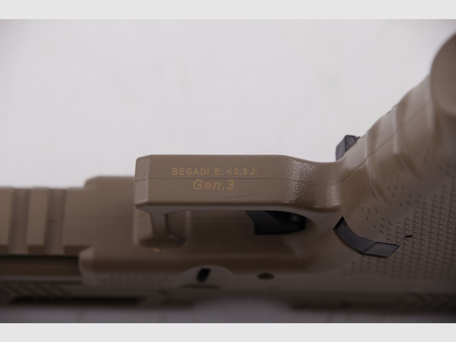 Cyma CM.131 Begadi Gen.3 Airsoft Pistol <0.5J AEG + case + 2 magazines