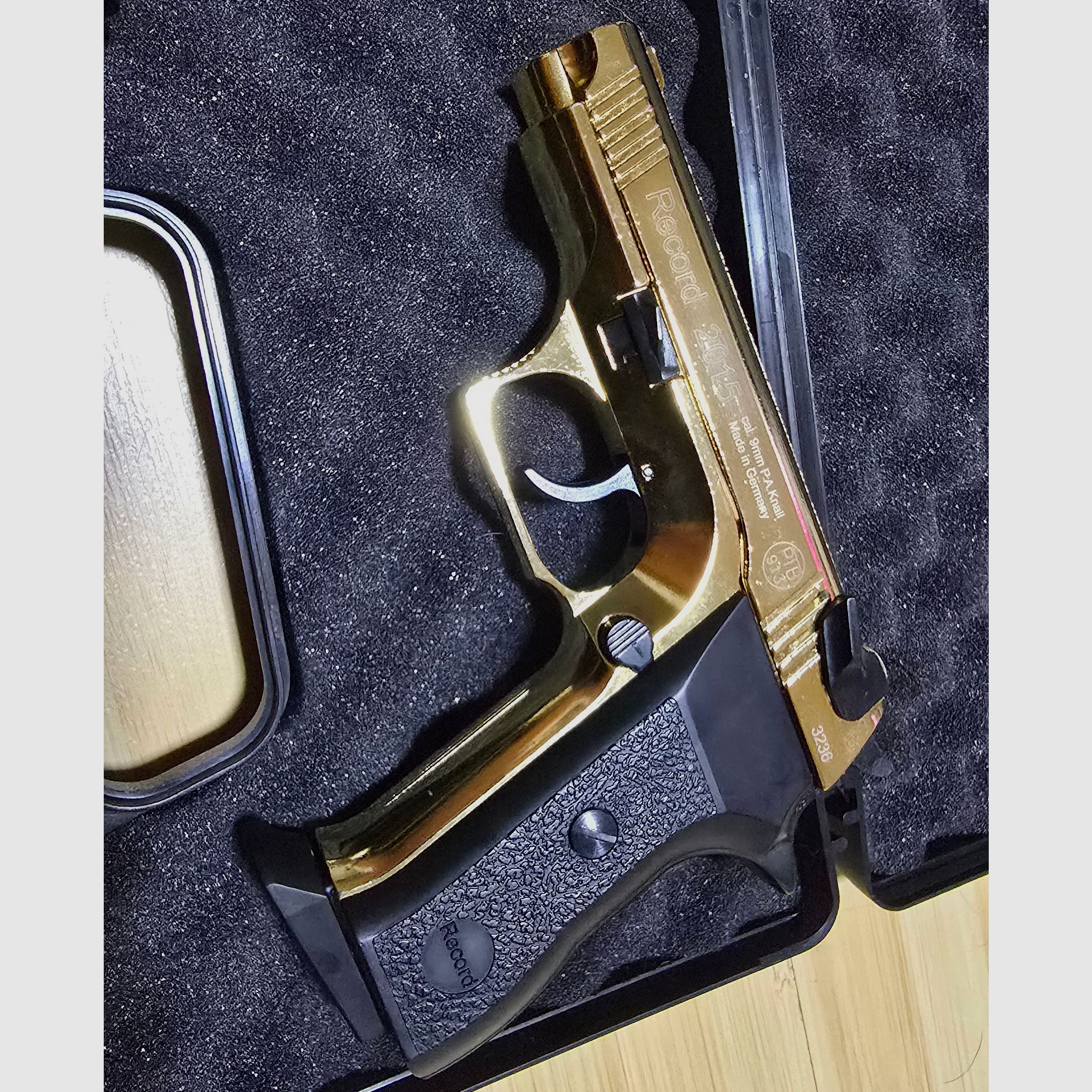Record 2015 Gold blank firing 9mm PAK