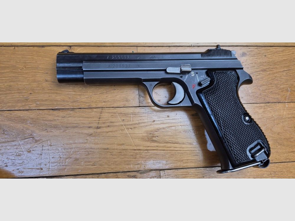 Bellissimo pistola SIG P210-2 – Mito del 9 para – Arma militare del 4° contratto – Circa 1971/72 – Ottima brunitura – Funzionamento e canna da sogno – 2° caricatore e fondina (il tutto!) forniti in aggiunta – Condizioni TBE/TBE+!, immagine 2 di 25
