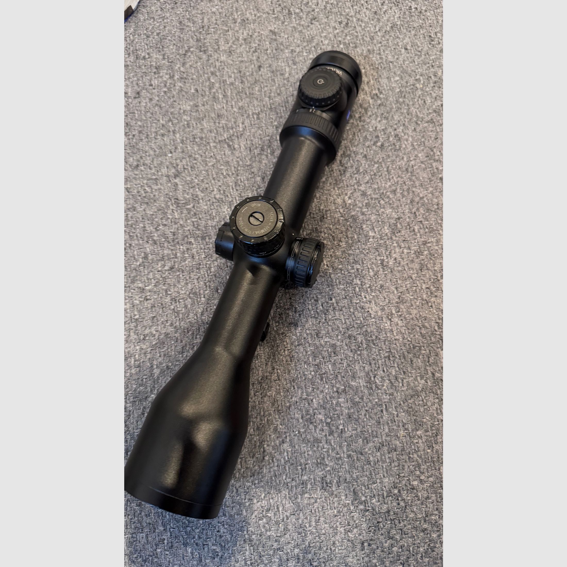 Zeiss V8 2,8-20x56 mit Ballistikturm und Schiene 