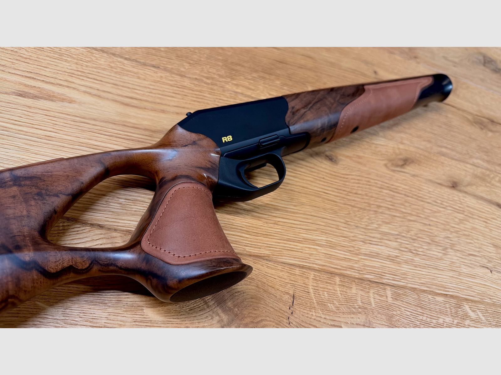 Blaser R8 Success stock / wood grade 7 / Chesterfield leather / BREATHTAKINGLY BEAUTIFUL, immagine 6 di 11