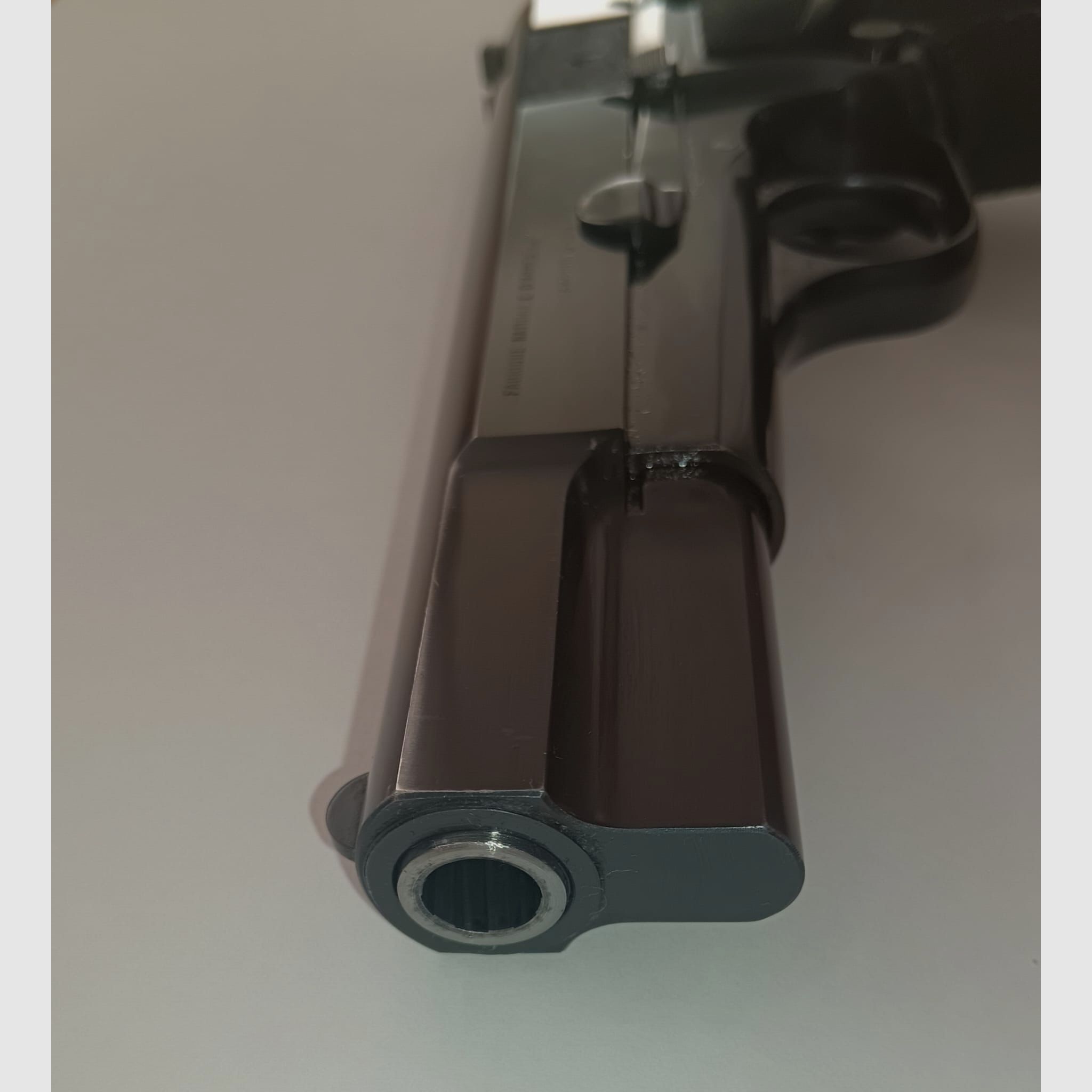 Pistola FN Browning HP 9mm con due caricatori