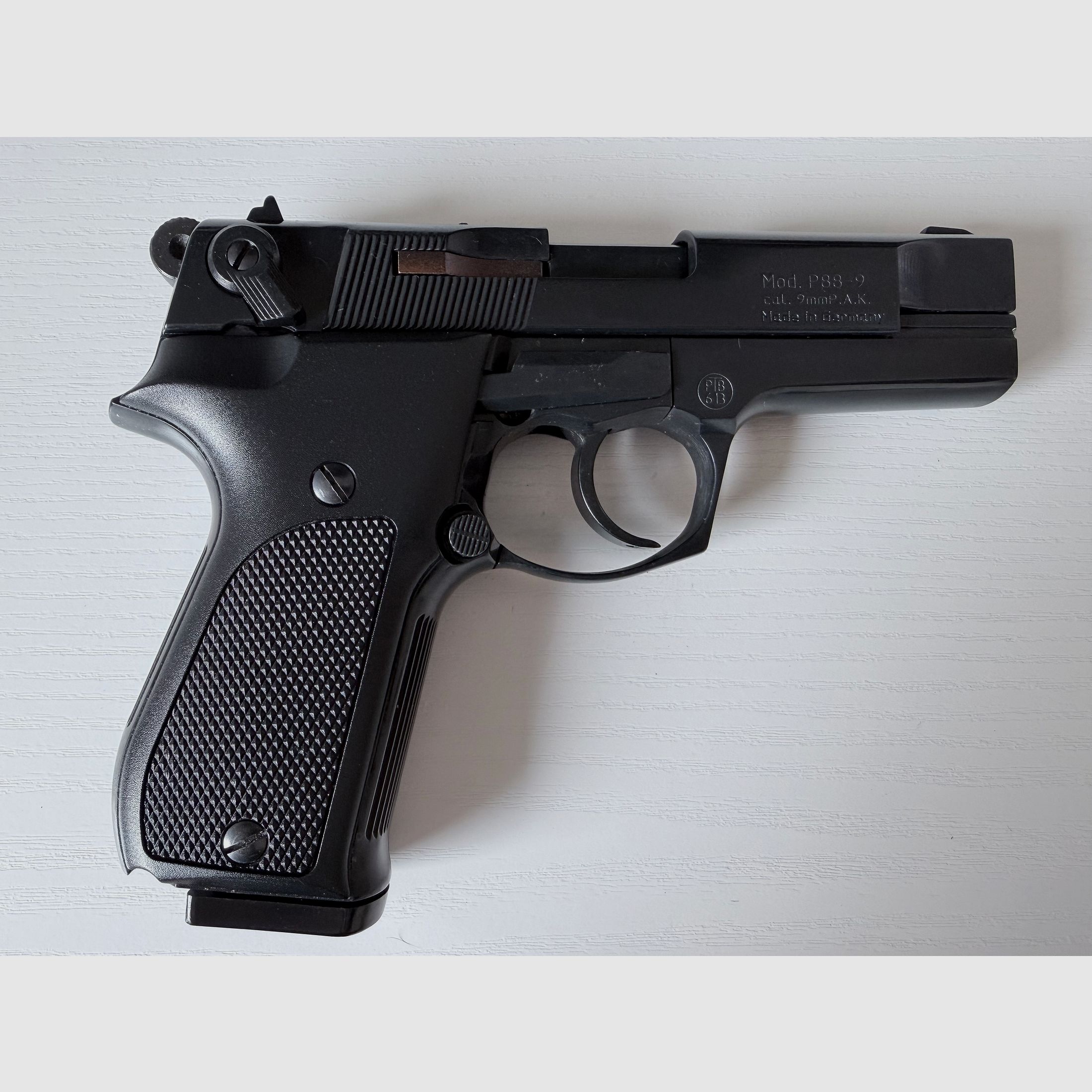 Walther P88 Compact mit 4 Magazinen und Verschlussbecher in originalem Koffer