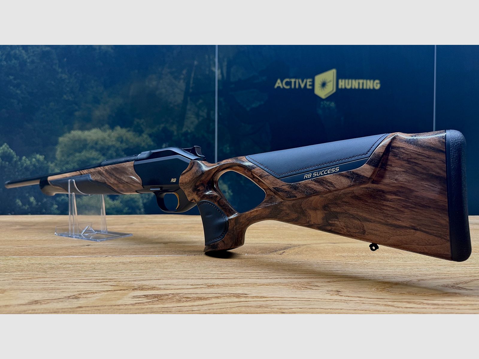 Blaser R8 Success pelle / HK 6 / pelle nera / elementi dorati / calibro standard e LL a scelta