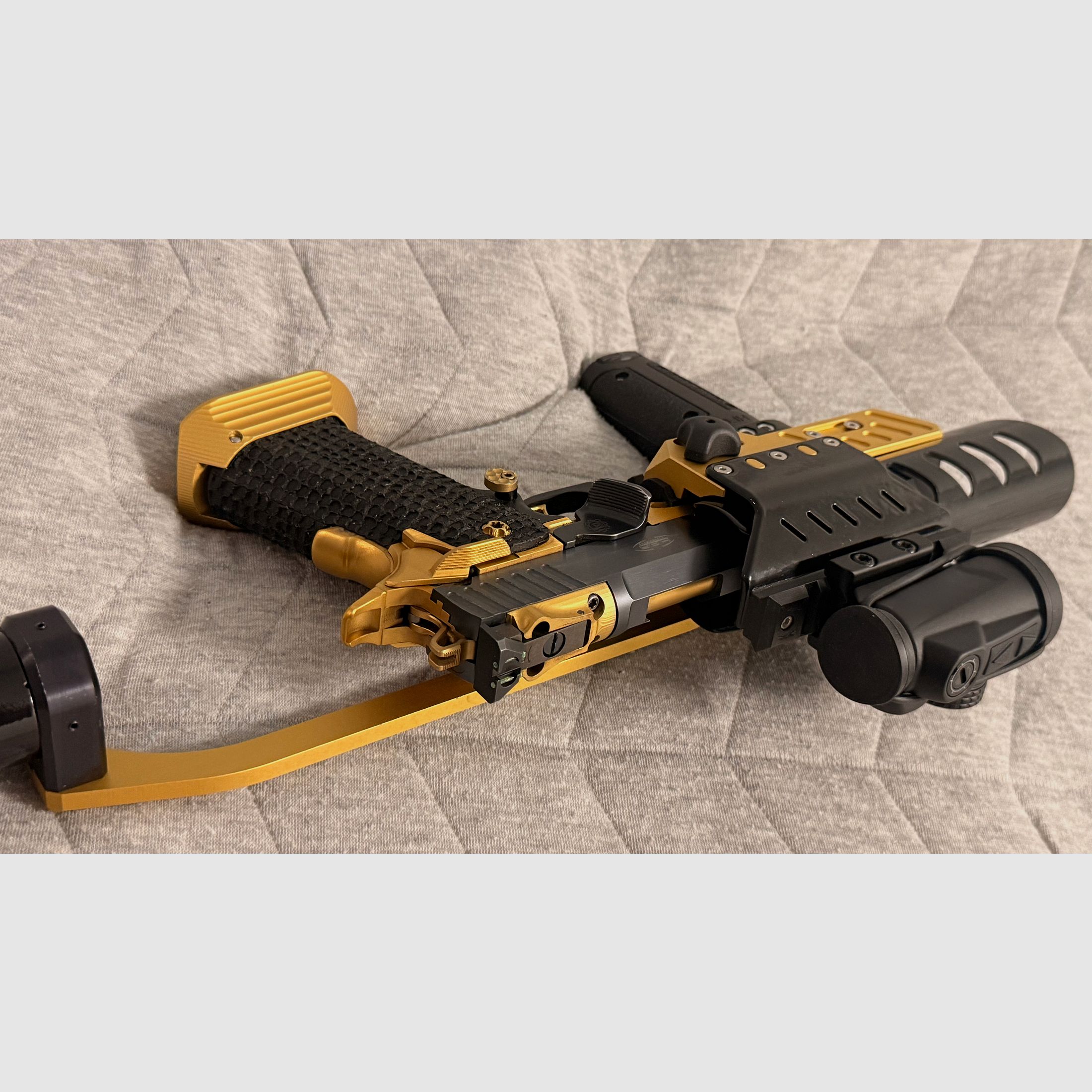 IPSC Standard Optic STI 2011 HPS Guns Range Master 5.4“ with front cut, Picatinny rail weapon is optic ready and Odin2 stock