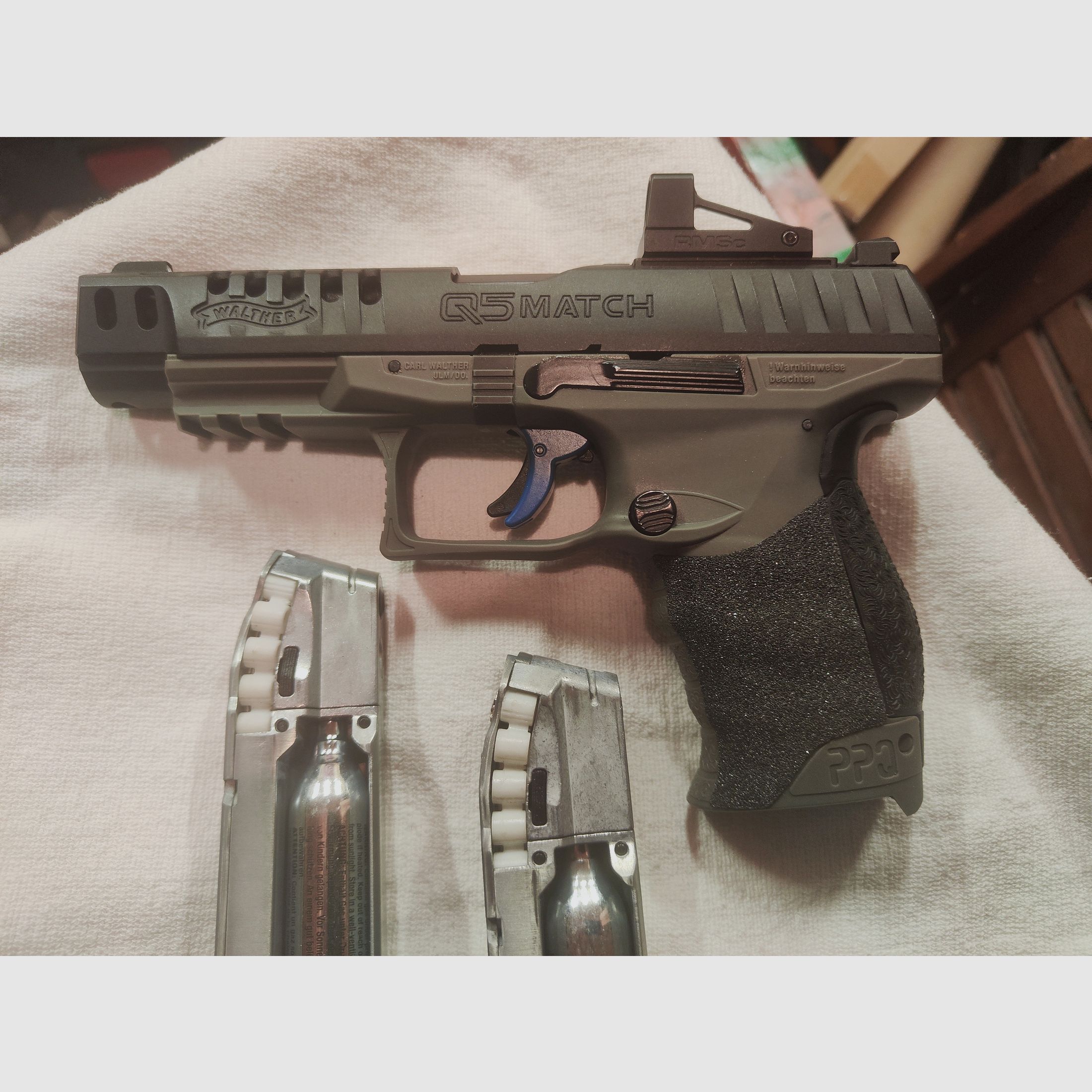 Umarex Walther Q5 Match Combo CO2 4,5mm Diabolo mit RedDot und Zusatzmagazin