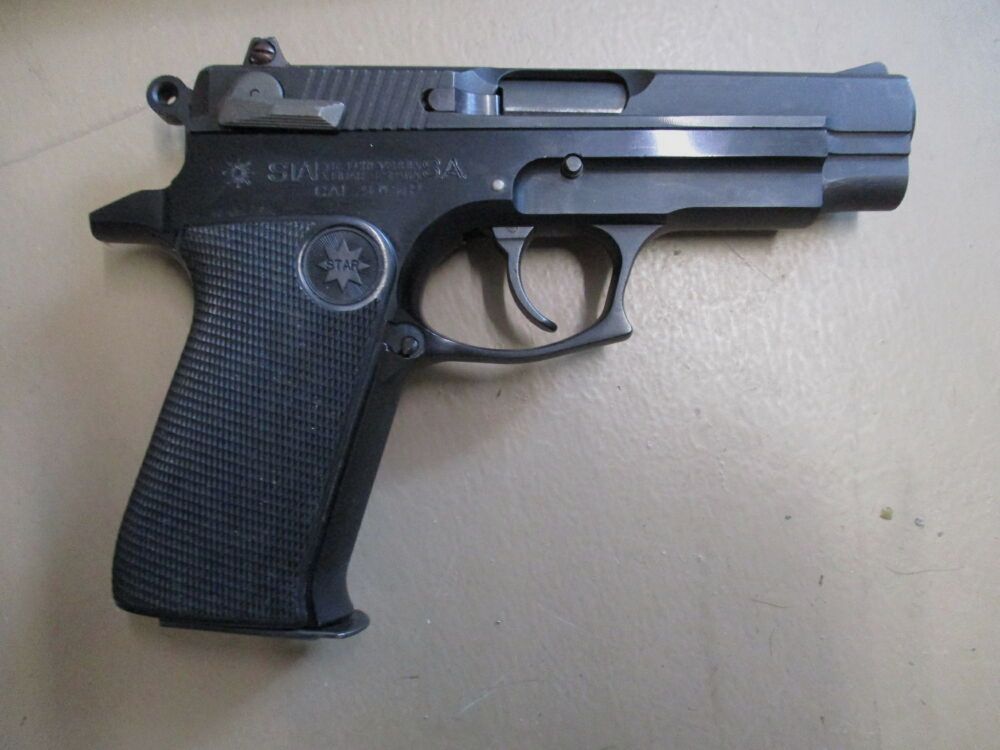 Pistool Star PK28 9mm Luger met reservemagazijn en papieren PK28