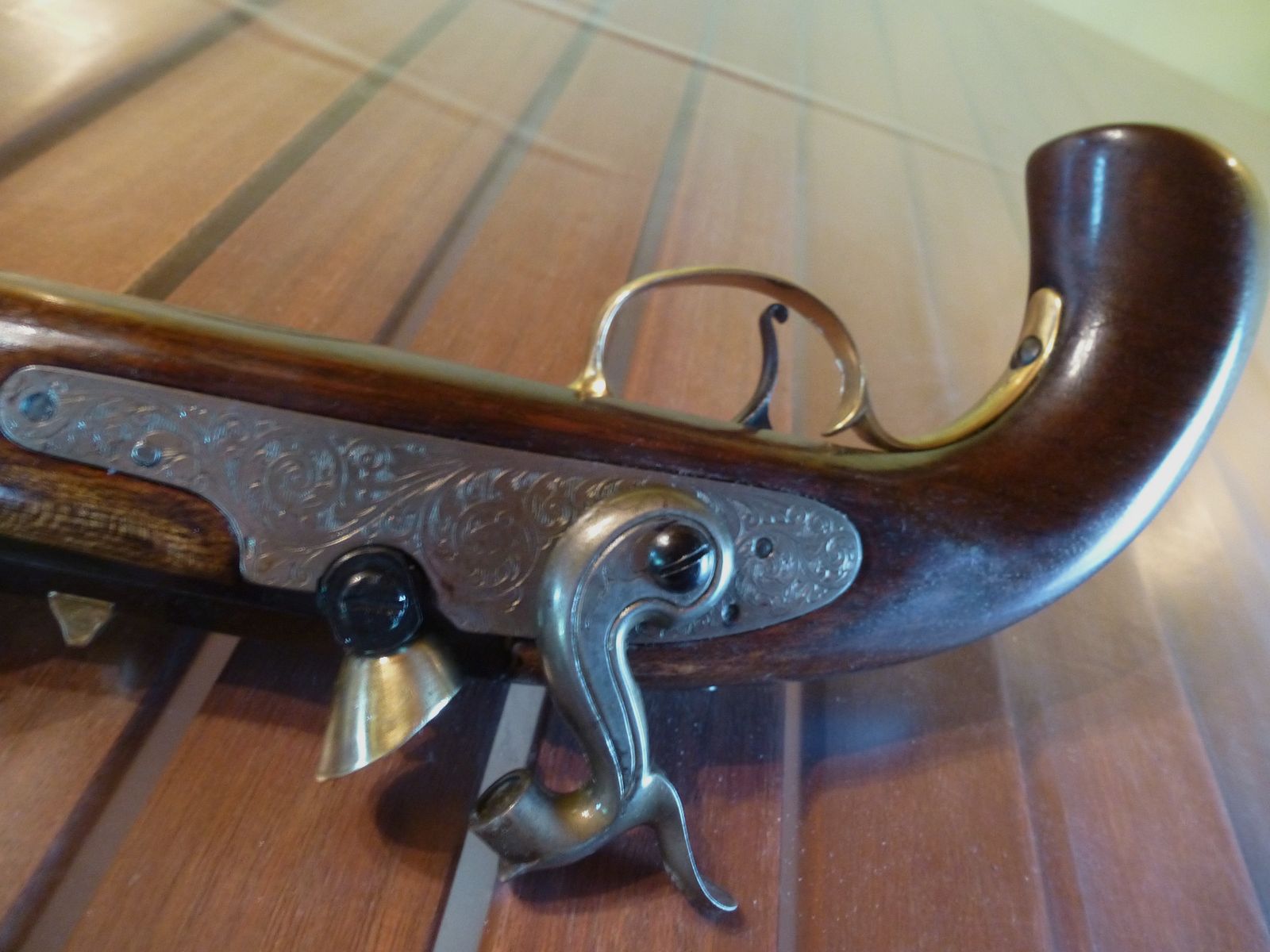 Pistolet à percussion Bounty de Petersoli