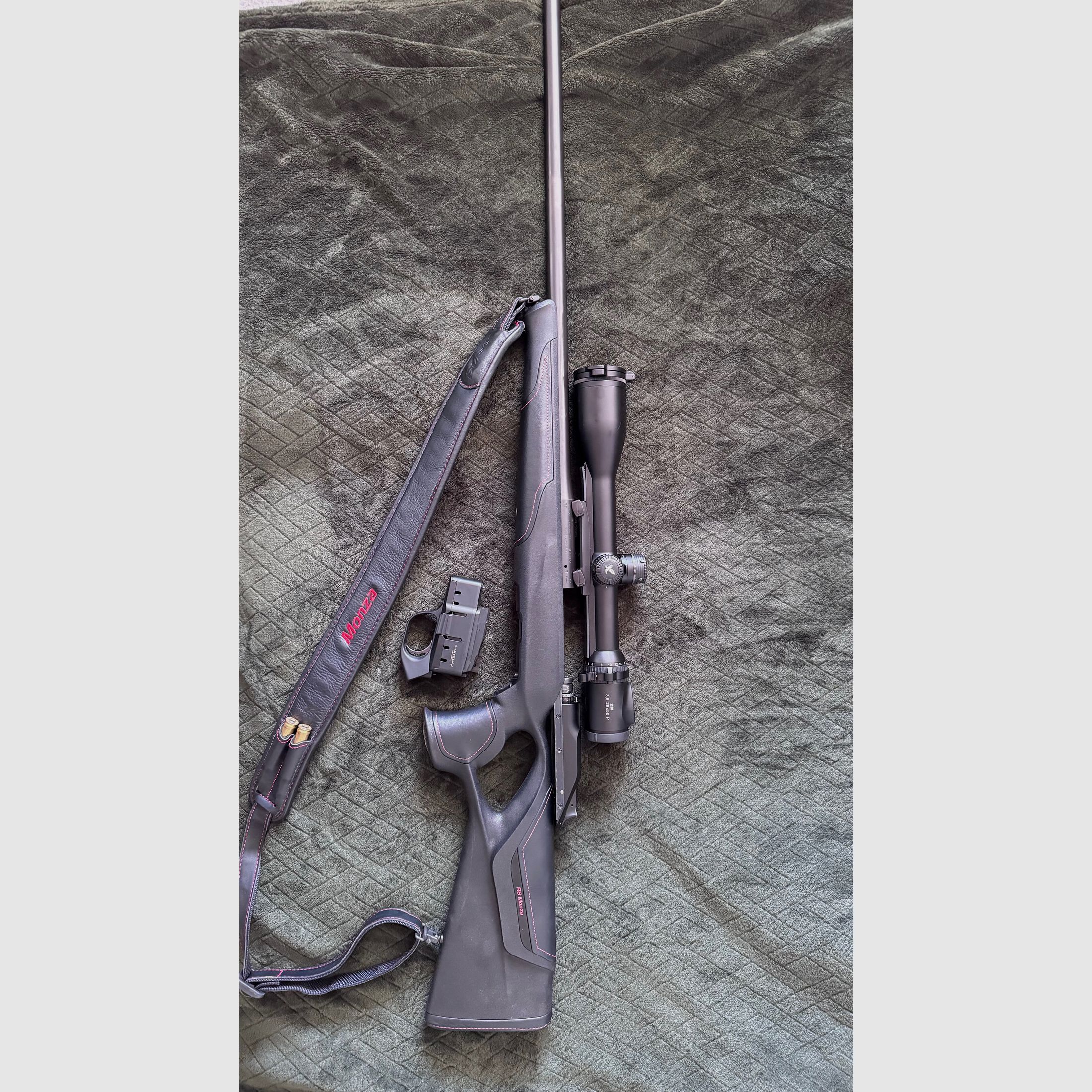 Blaser R8 Monza calibre 300 win mag con Swarovski Z8i + torre balística + palanca de lanzamiento + correa + bola de agarre de cámara etc.