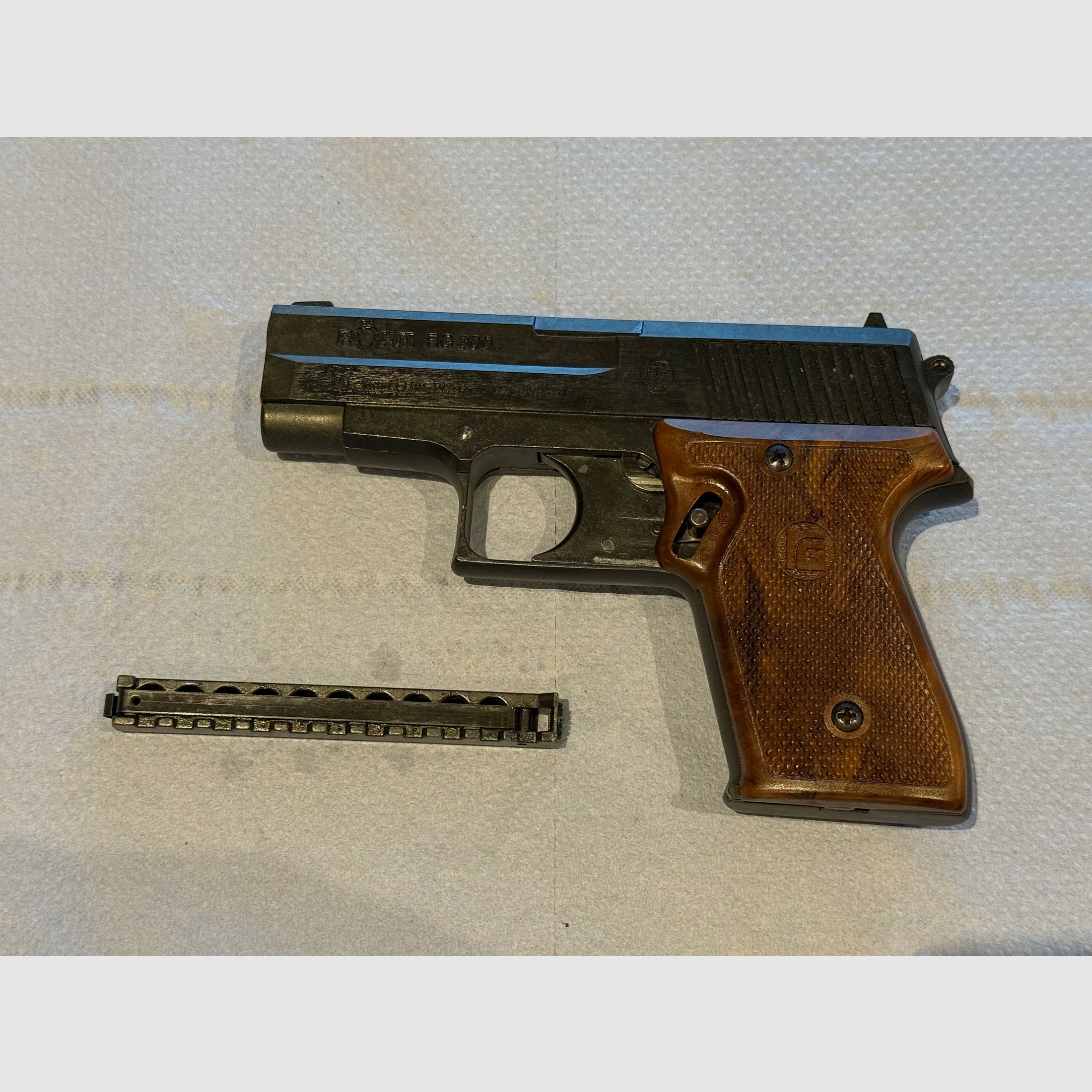 Röhm RG300 – Compact blank-firing pistol in caliber 6mm Flobert (PTB 327)