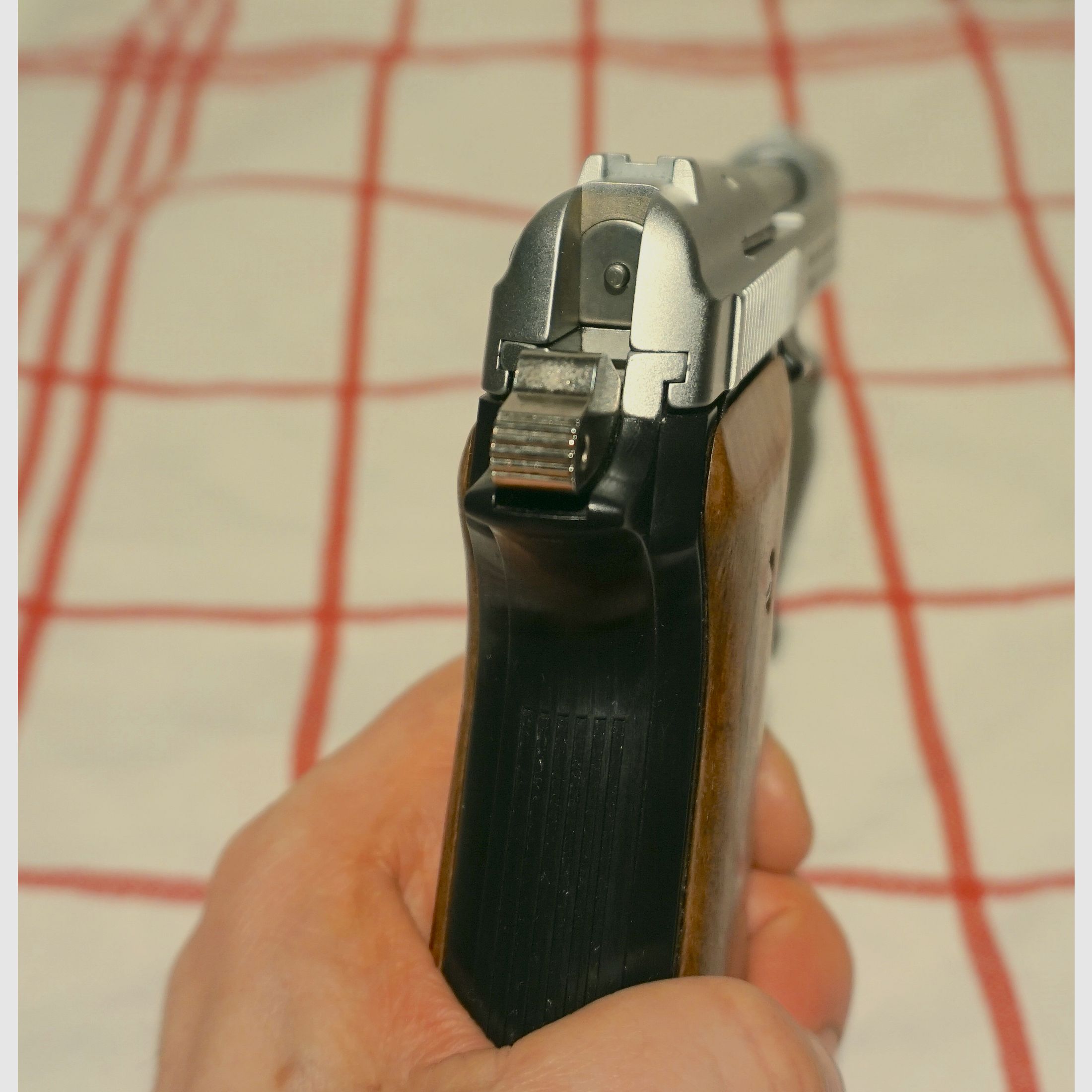 Weihrauch HW 94 Stainless-Look, Echtholzgriffschalen, Kaliber 9 mm R.K. incl. 50 Patronen