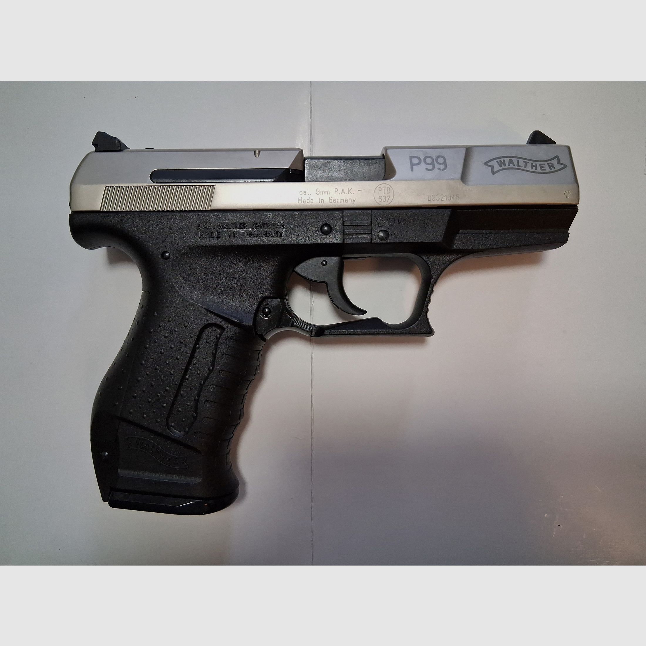 Sammler aufgepasst! Walther P99 bicolor PTB-637 (neuwertig, ungeschossen), 2 Magazine + Walther Zubehör