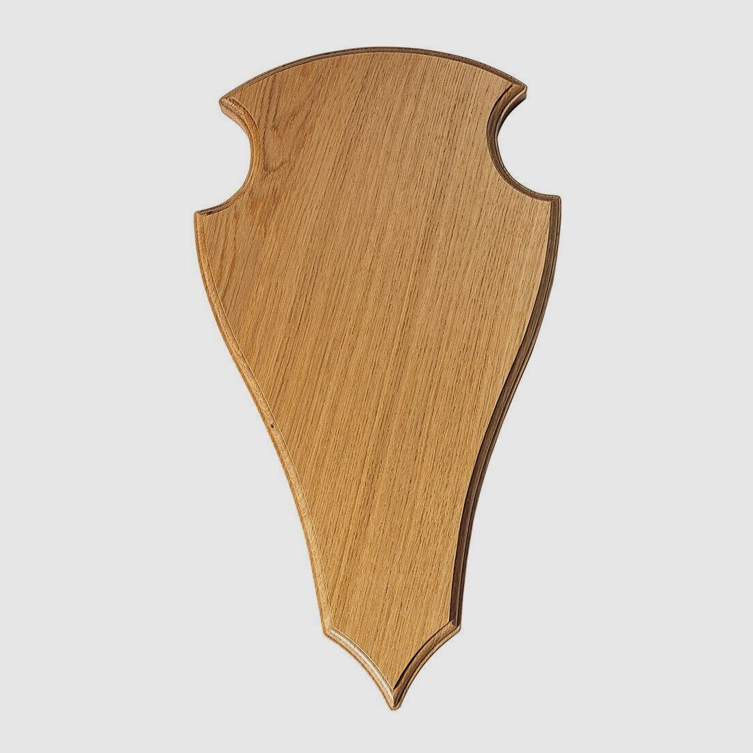 Massives Eichenschild für Damwild & Rotwild – Spitz – 36 x 20 cm