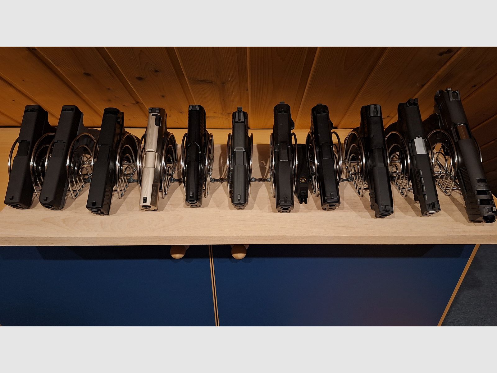 Soporte/estante para pistolas para hasta 11 pistolas