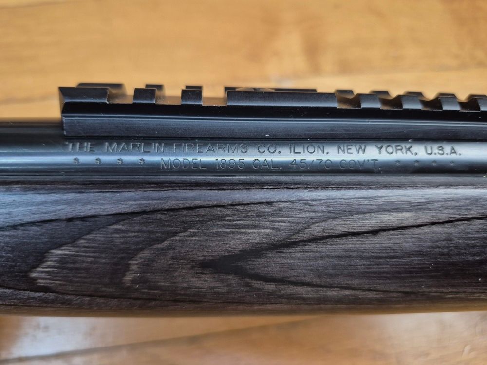 Wunderschöne Marlin Unterhebelrepetierbüchse – Modell 1895 – Kal. 45-70 Gvt – Spezialvorbereitung mit Abzug, weicher Ladeöffnung und Ranger Point Magazinverschluss – Seltene verstellbare Schaftkappe FORM ET und Original-Schaft – „Texas“ Hebelachse! – Neues Set für eine Top-Gelegenheit! – Neue Waffe!, Bild 1 von 32