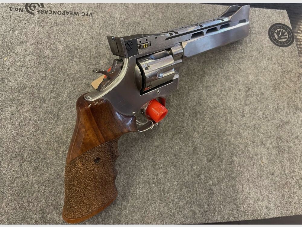 Smith + Wesson 64-5
