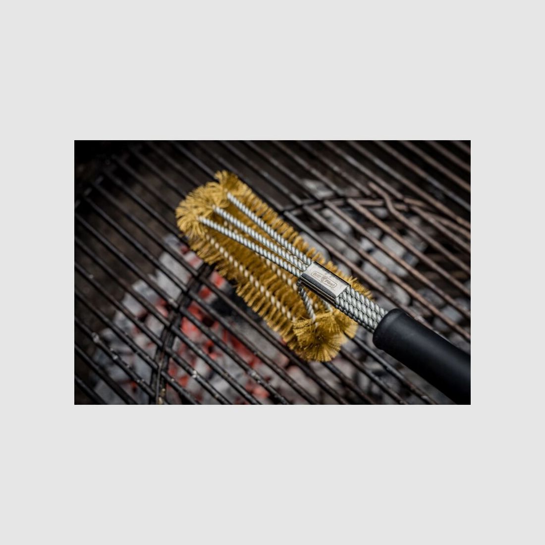 Grillfürst Grillbürste Messing für Gusseisen Roste, mit langem 3-fach Bürstenkopf