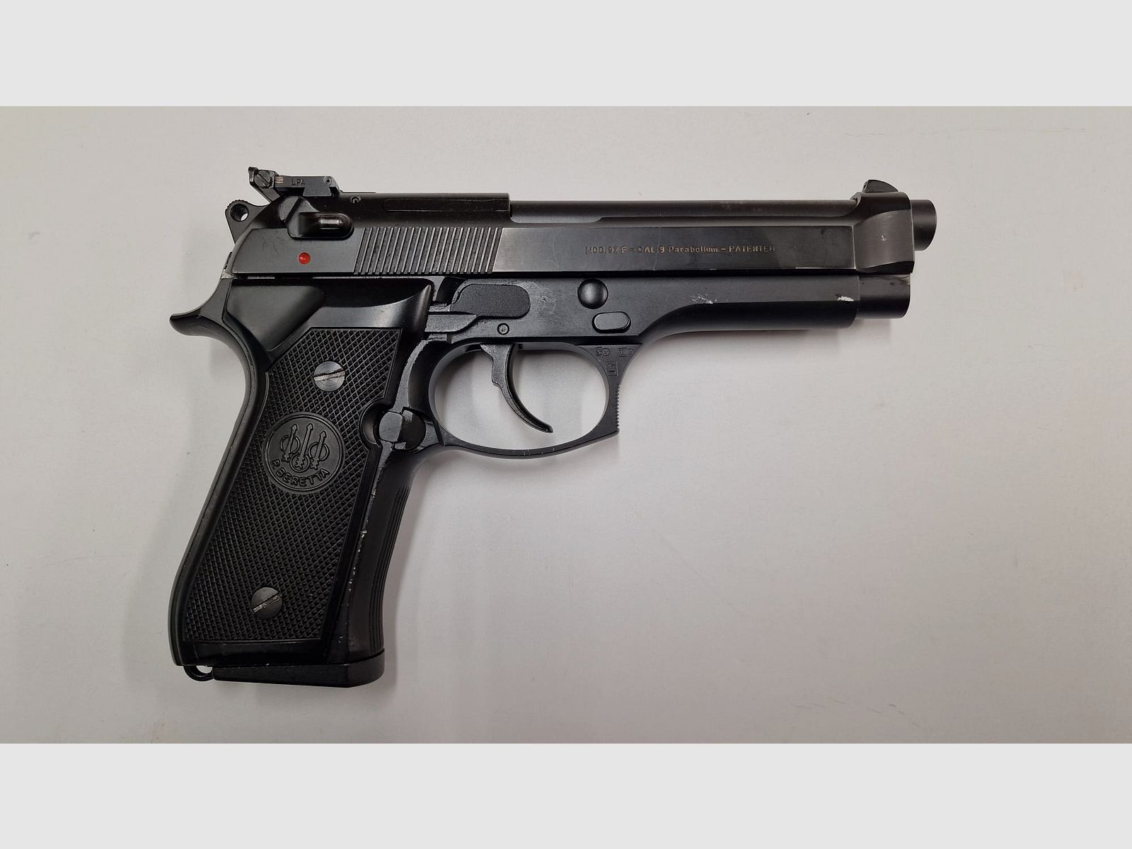 Beretta 92F, afbeelding 2 van 5