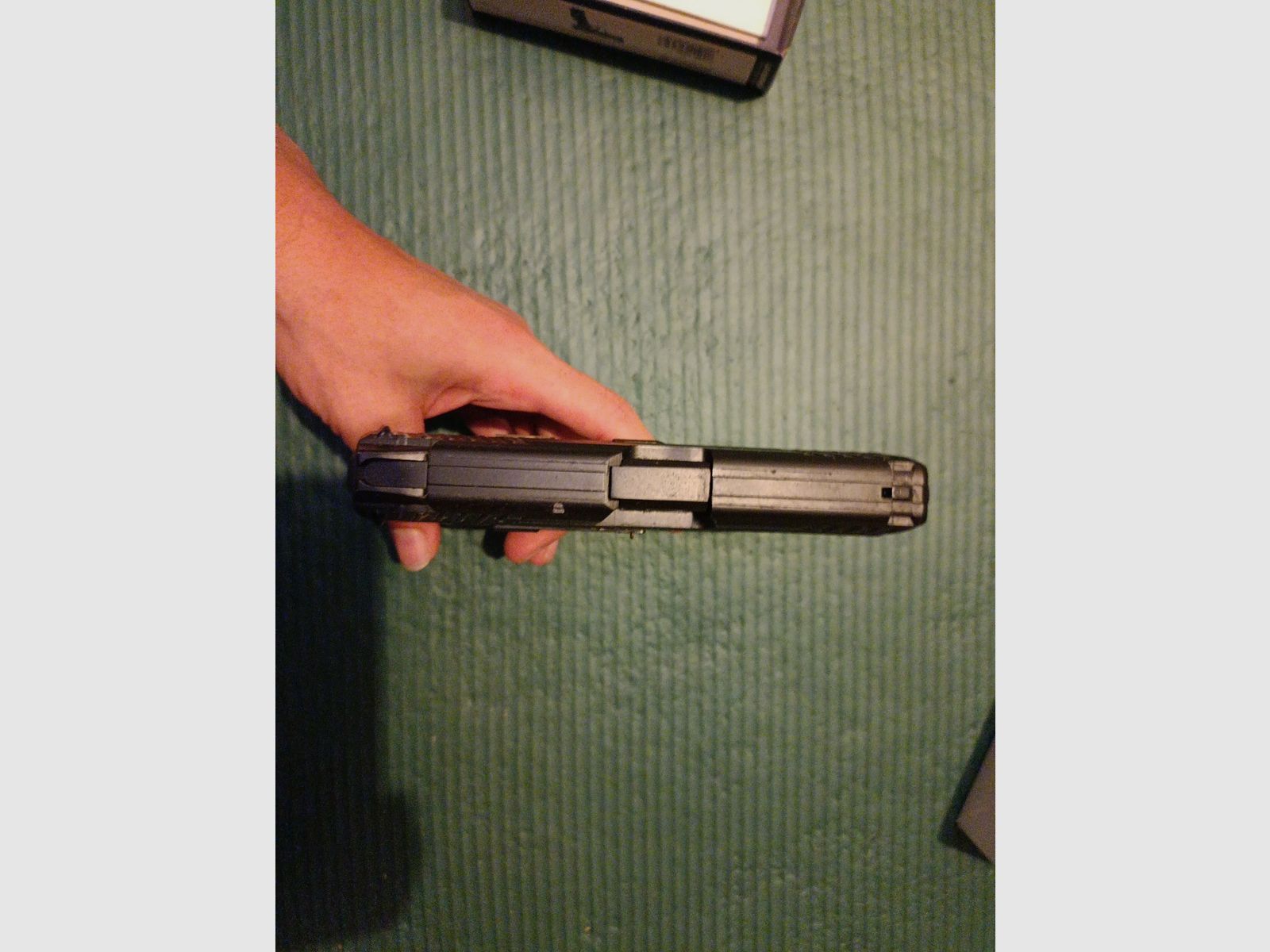 Heckler und Koch VP9 Umarek metall 6mm Softair 0,5 J. Authentic replica