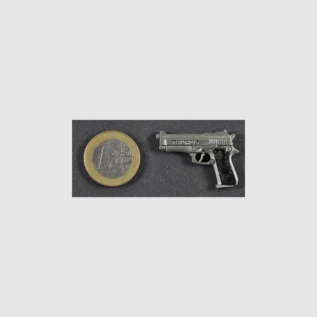 Taurus 92 Pistole als Metall-Anstecker