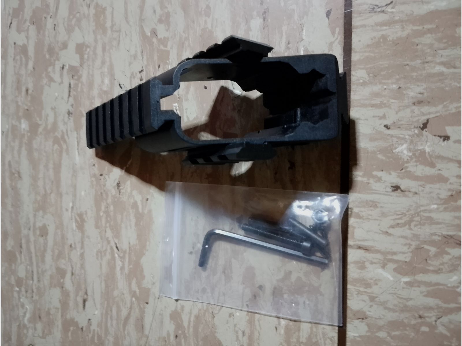 Supporto per pistola Pistol Scoup Montaggio Picatinny 20mm Weaver 7/8" Montaggio universale in polimero nero nuovo