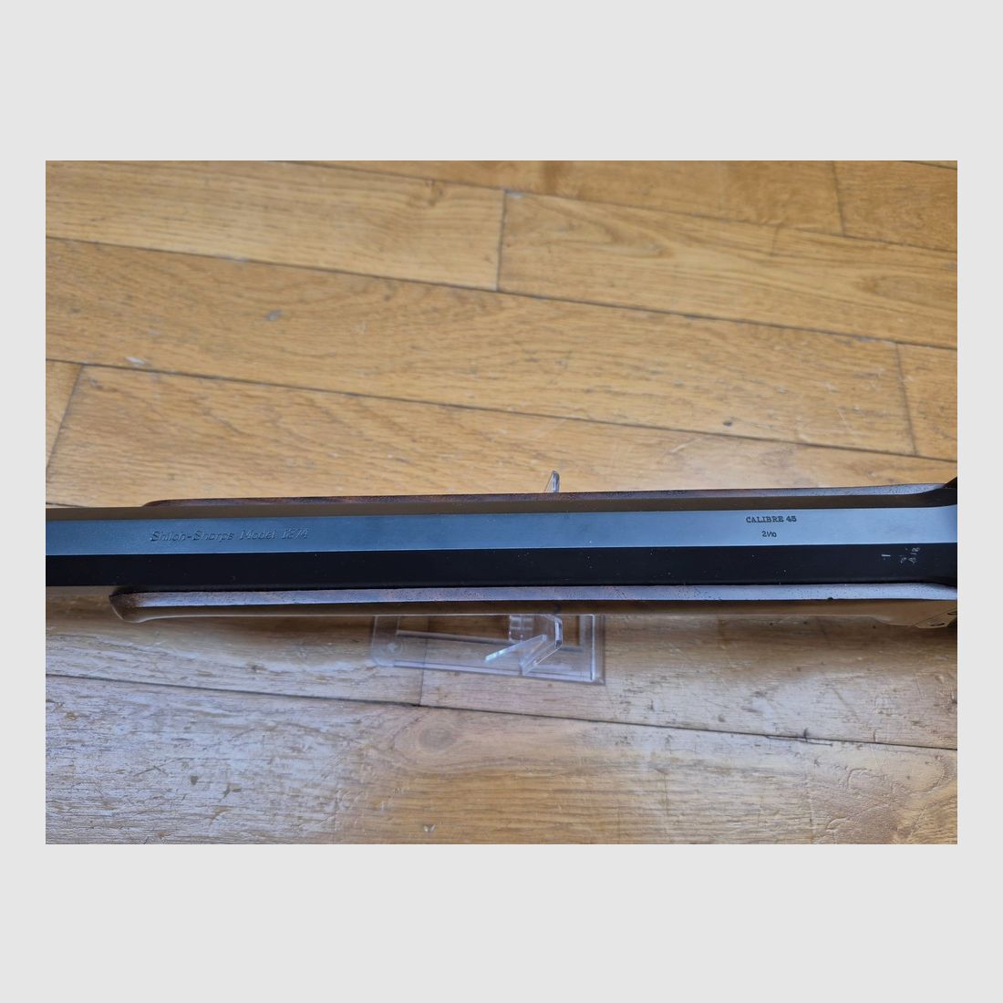 Adembenemend en prachtig Sharps Shiloh 1874 geweer – Kal. 45-70 Gvt – Model Target Rifle – Schaft van walnoot van klasse 8 (wortel) – Adembenemende afwerkingen – Droommechaniek – Behuizing van echte jaspis – Zware octagonale loop van 33 inch! – Mogelijkheid om het diopter naar keuze te monteren – Kwaliteit Made in USA – Het scherpschuttersgeweer van de Westelijke Verkenning! – Dewey reinigingsstok extra – Staat nieuw – TBE++, afbeelding 32 van 48
