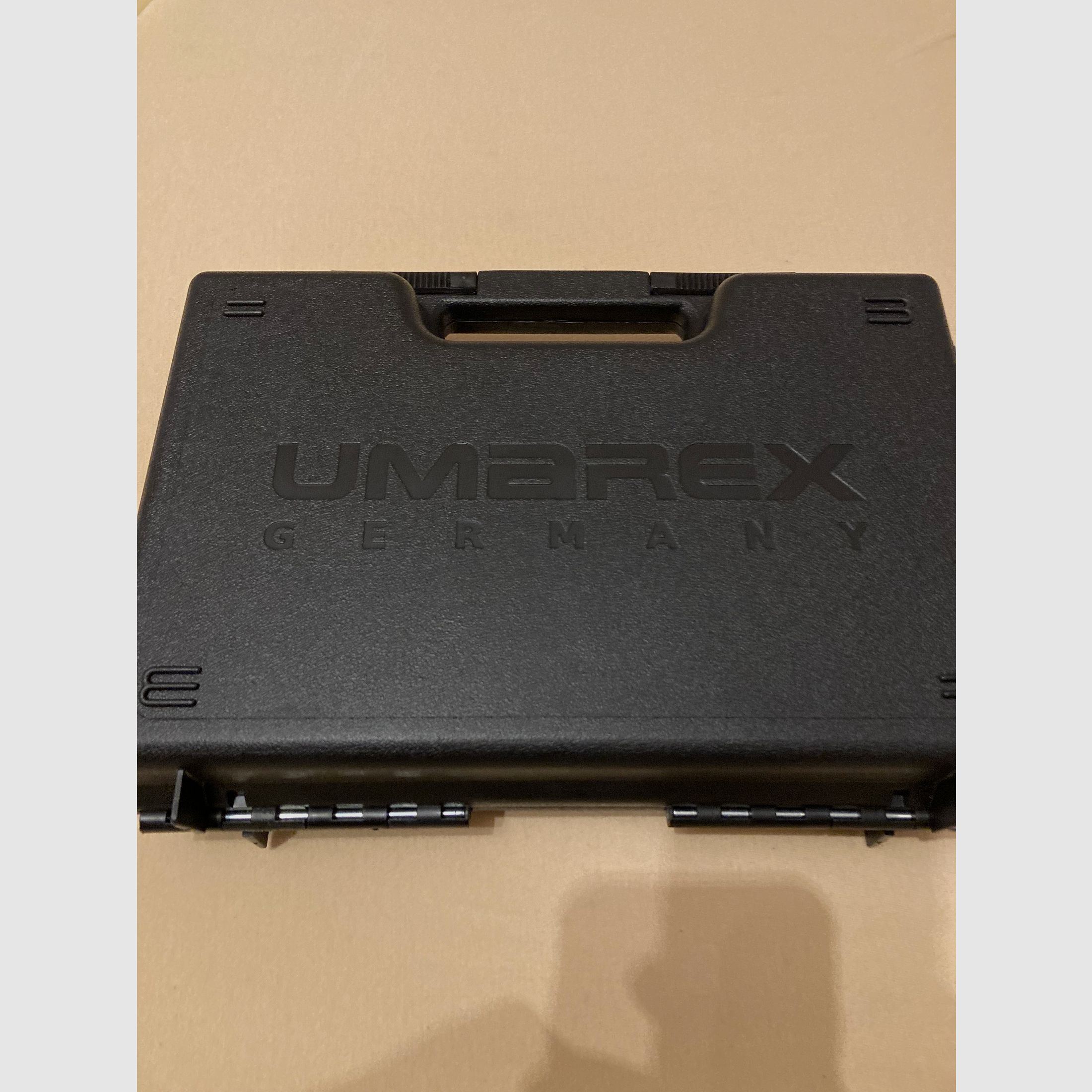 Schreckschuss Glock17 Gen5 zwart met 2 magazijnen en holster!!