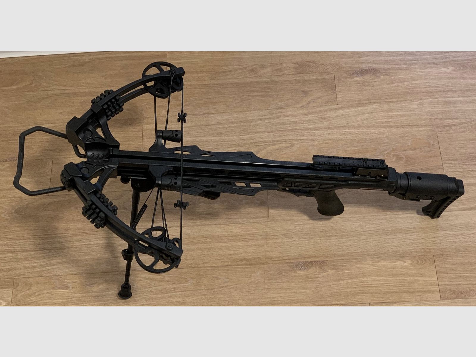 X-BOW FMA Scorpion III - 405 fps / 200 lbs - Compoundbogen mit Zubehör