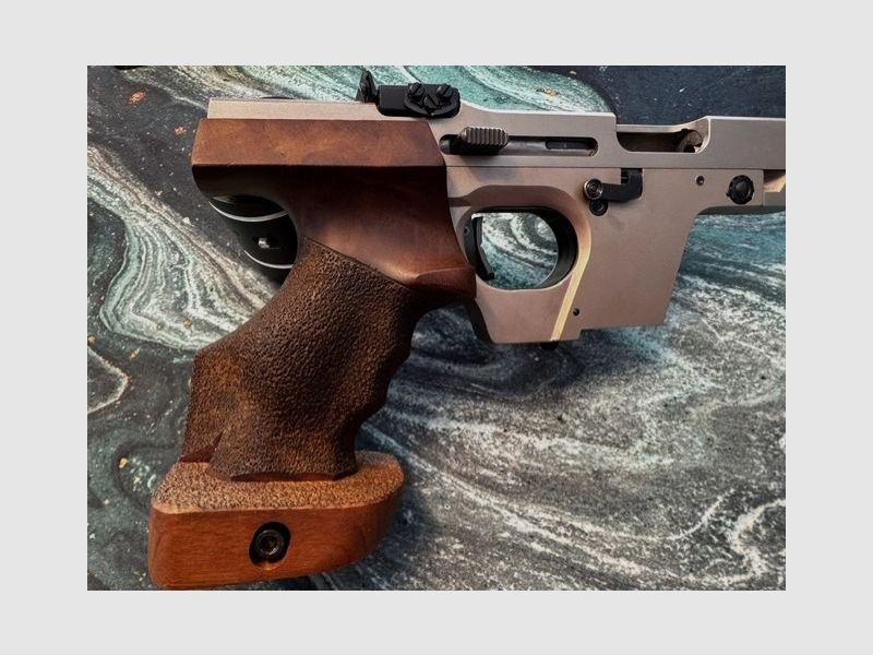 Walther GSP .22 l.r. met barrel weight