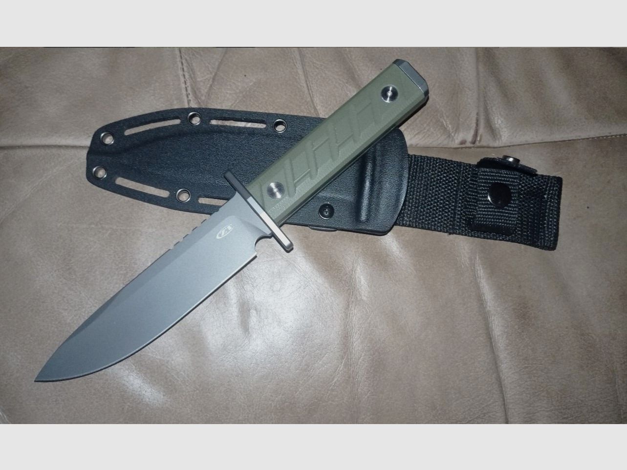 ZERO TOLERANTIE   ,, USA Jachtmes - Overleven