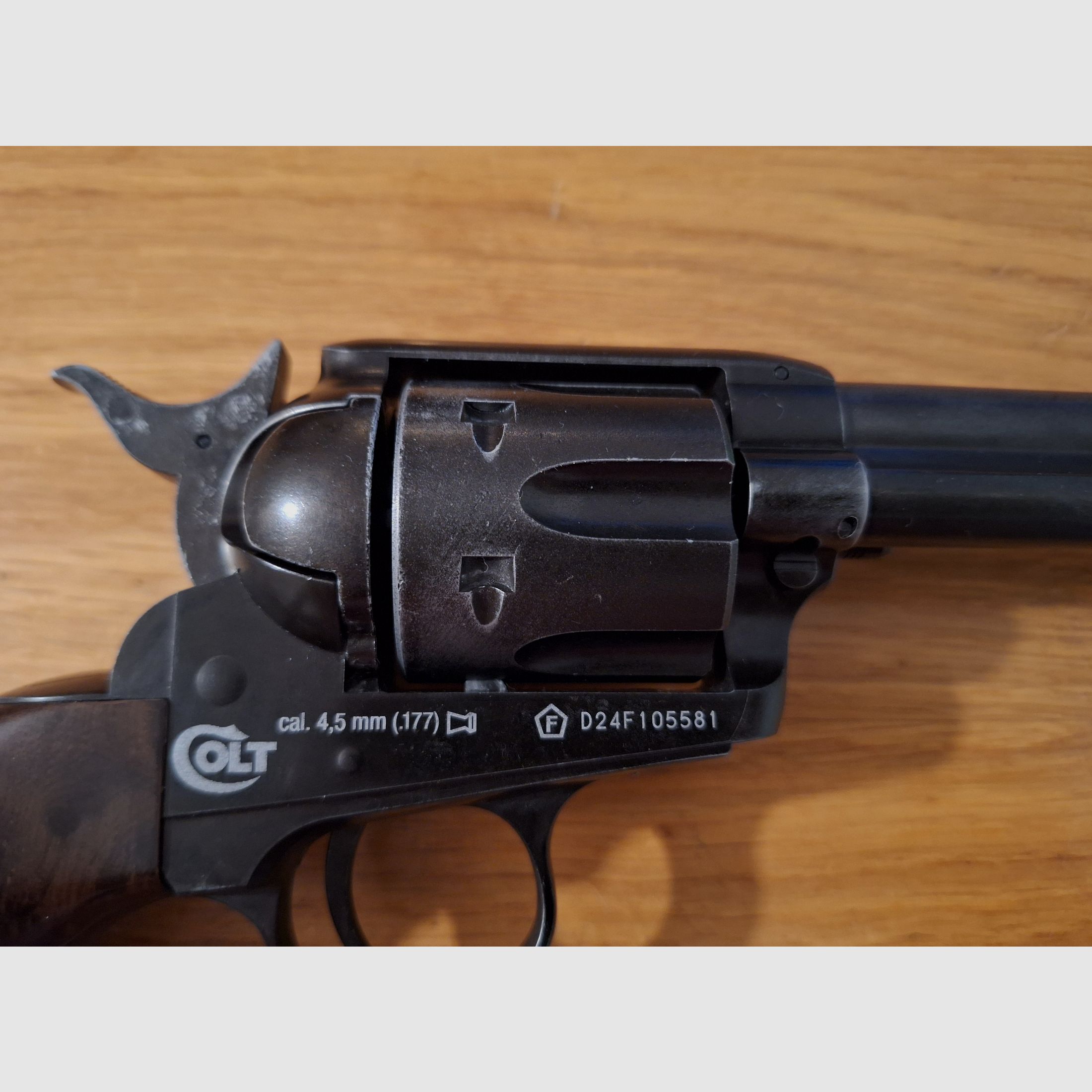 Colt Single Action Army (SAA) Co2 4,5 mm Diabolo gezogener Lauf realistisches Nachladen mit 22 Ladehülsen antik finish